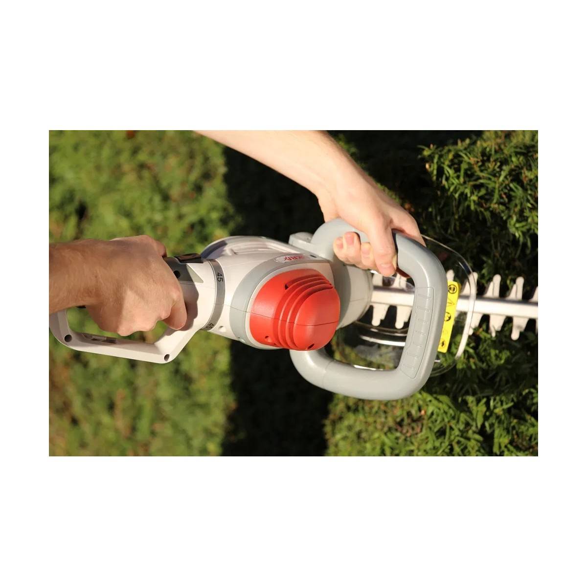 Taille-haie électrique 600W Double lame 55 cm Poignée ergonomique pivotante Frein électrique IKRA - Image 8
