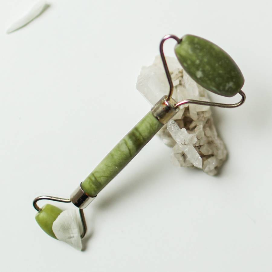 Jade Roller Vert - Masseur Visage – Rouleau de Jade Naturel + Housse – Anti-Age - Réduit les ridules - Routine Beauté - Sun&Sia - Image 5