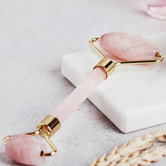 Roller en Quartz Rose - Masseur Visage – Rouleau de Jade Naturel + Housse – Anti-Age - Réduit les ridules - Routine Beauté - Sun&Sia - Image 5