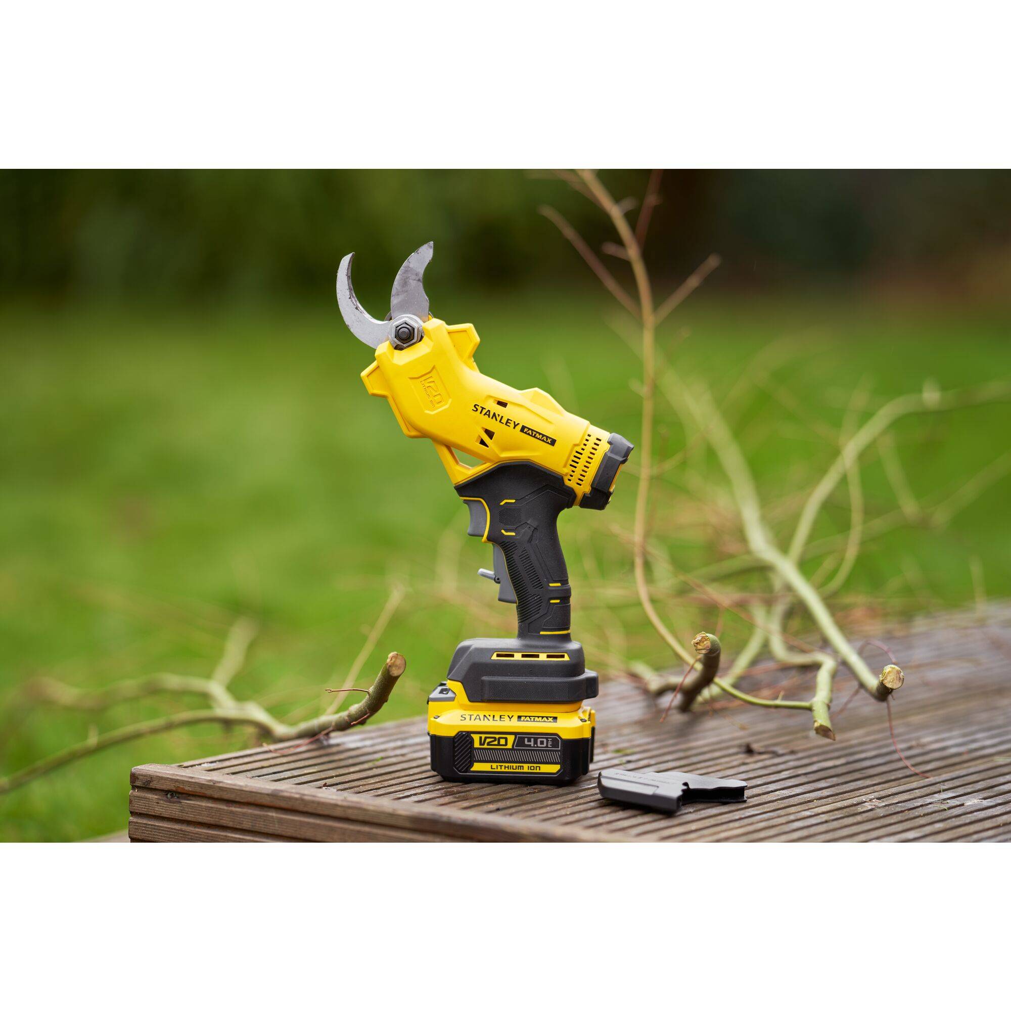 stanley - Sécateur Électrique 18V STANLEY FATMAX V20 SFMCPP32B-XJ Sans Batterie ni Chargeur - Image 2