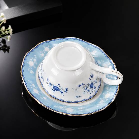 Service à Café et Thé en Porcelaine 6 Tasses et Soucoupes Décor Fleurs Bleues Élégant - Image 3