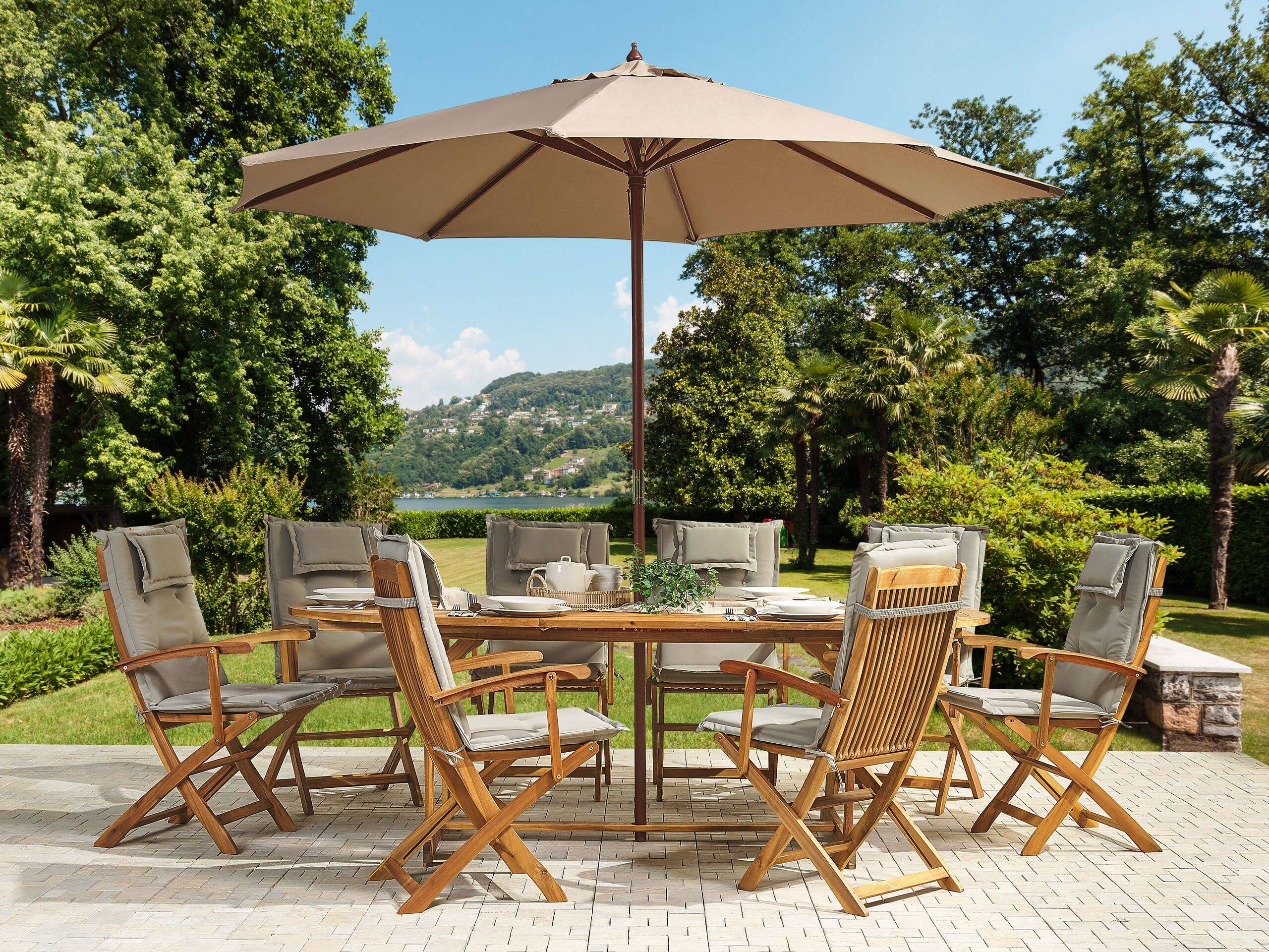 Beliani - Ensemble de Jardin Table Extensible Ovale et de 8 Chaises Pliables avec Coussins d'Assise Gris Beige et Parasol en Toile Beige Beliani - Image 2