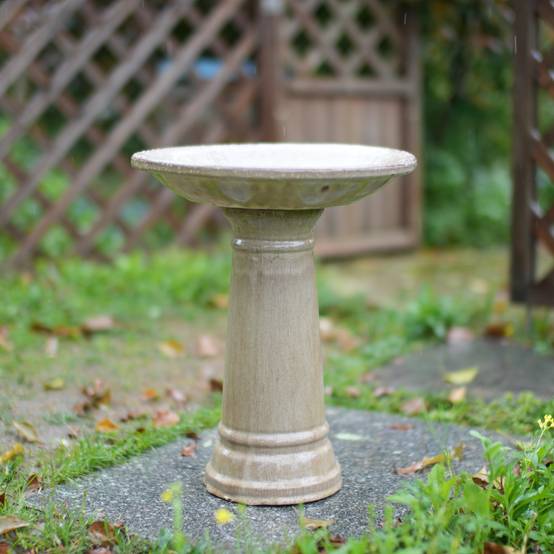 ComfortXL - Bain d’oiseaux en grès Ø 31,5 x H 38 cm beige antique pour jardin terrasse sur pied - ComfortXL Outdoor Living - Image 3