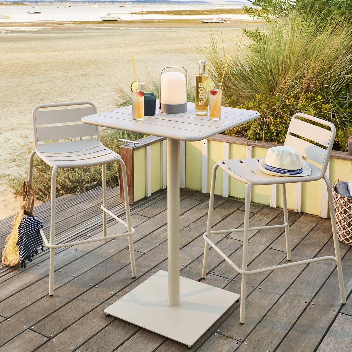 Hesperide - Table haute de jardin "Phuket" argile 2 places en acier traité époxy Hespéride - Image 1