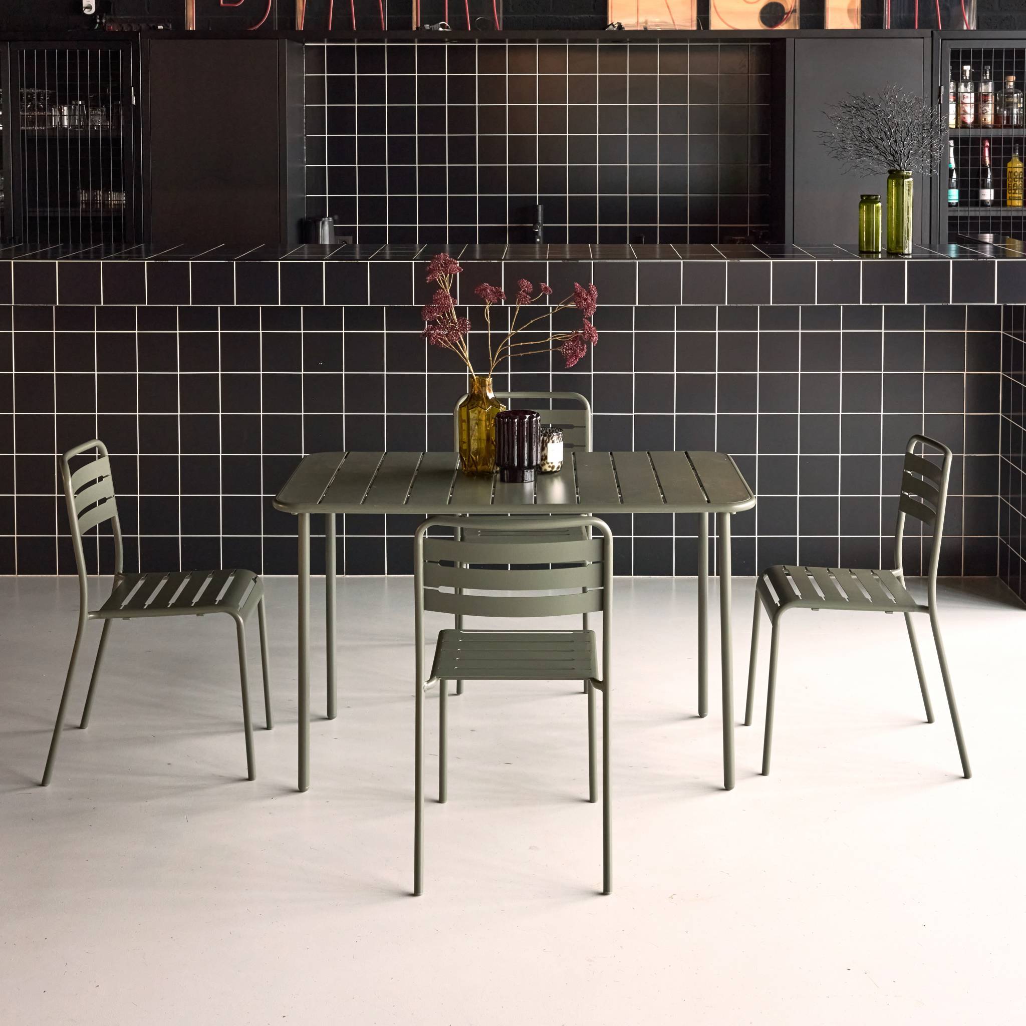 sweeek - Table de jardin métal + 4 assises kaki en acier. Amelia. 120x70xH72.5cm (12.2kg) | sweeek - Image 3