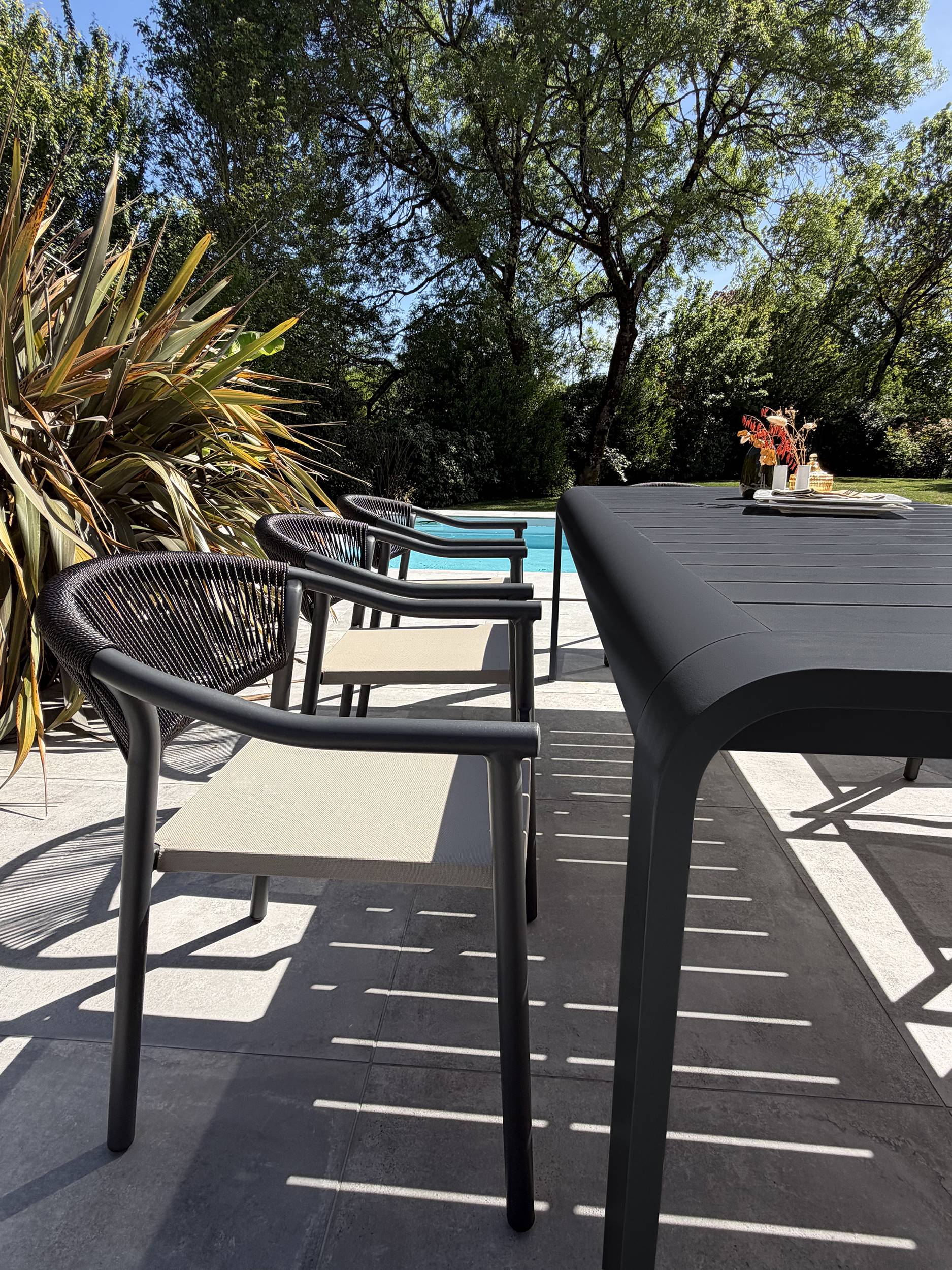 Dcb Garden - Ensemble repas de jardin en aluminium 8 places - Gris anthracite - HANOI - Image 7