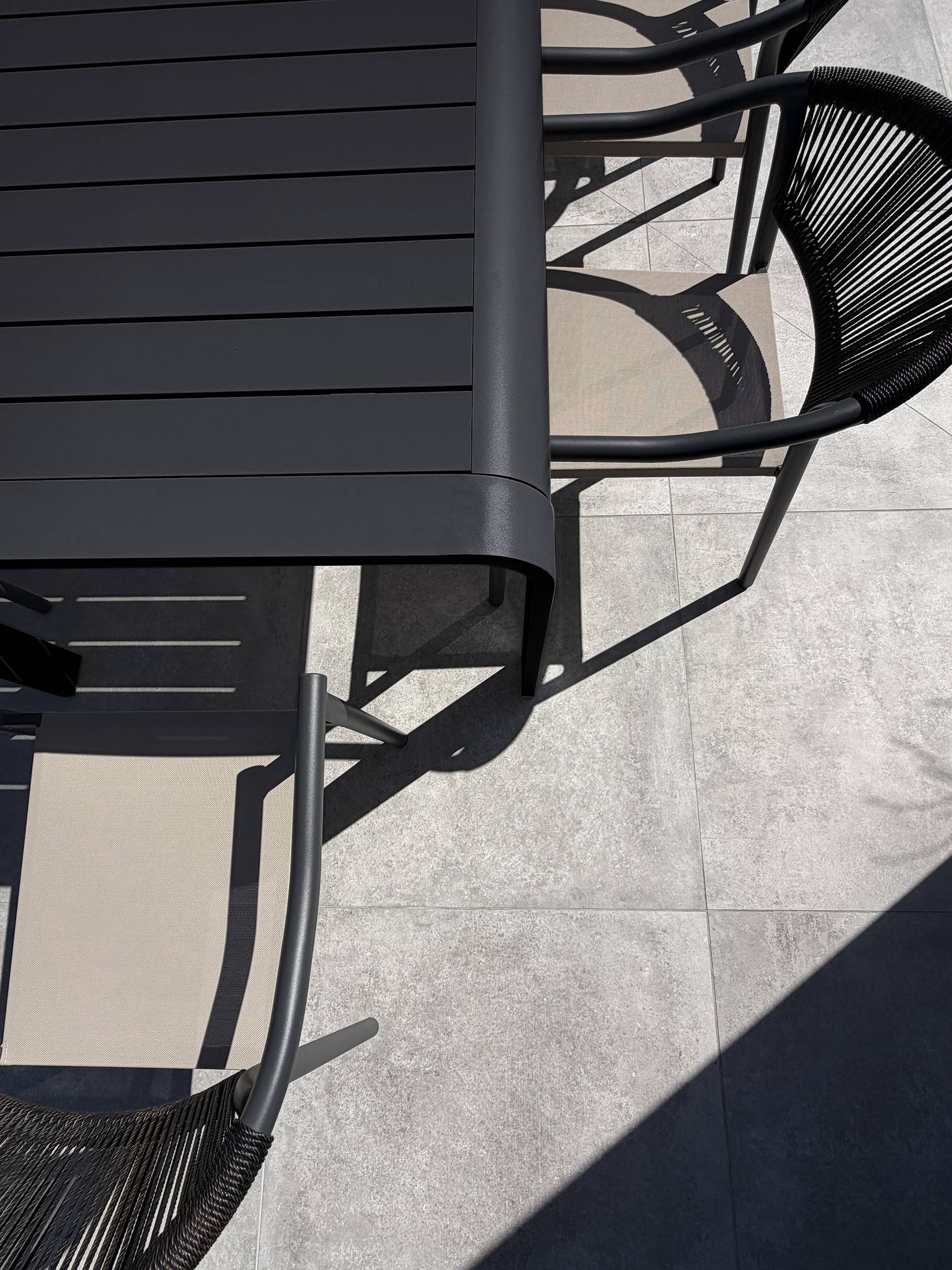 Dcb Garden - Ensemble repas de jardin en aluminium 8 places - Gris anthracite - HANOI - Image 6