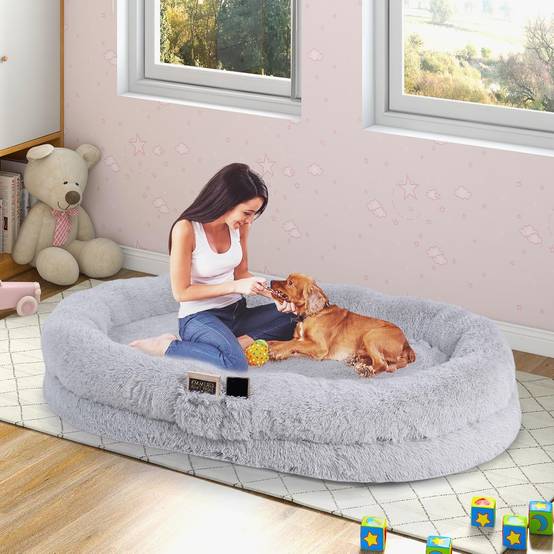 COSTWAY Panier Chien de Grande Taille, Lit Géant pour Chien et Humain, Lit en Fausse Fourrure Lavable avec Couverture, Oreiller Gonflé, Gris - Image 1