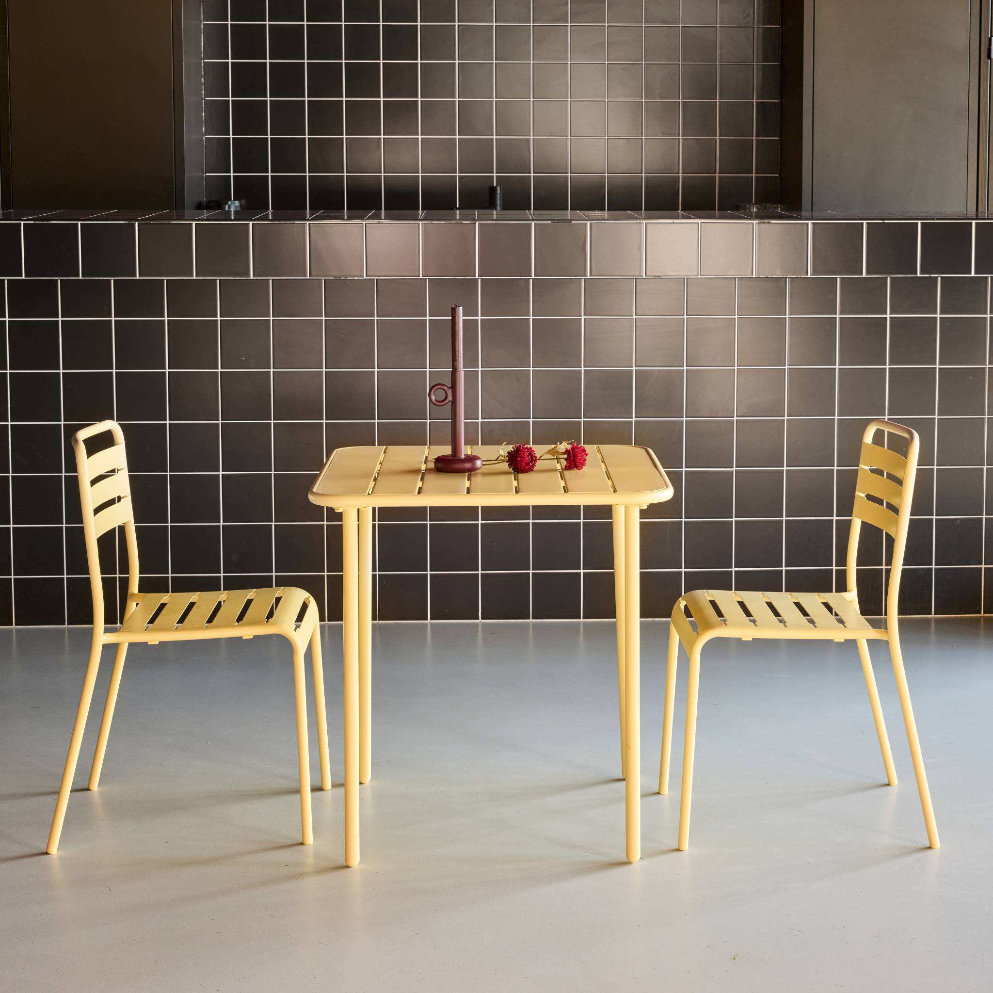 sweeek - Table de jardin métal + 2 assises jaune Amélia | sweeek - Image 3