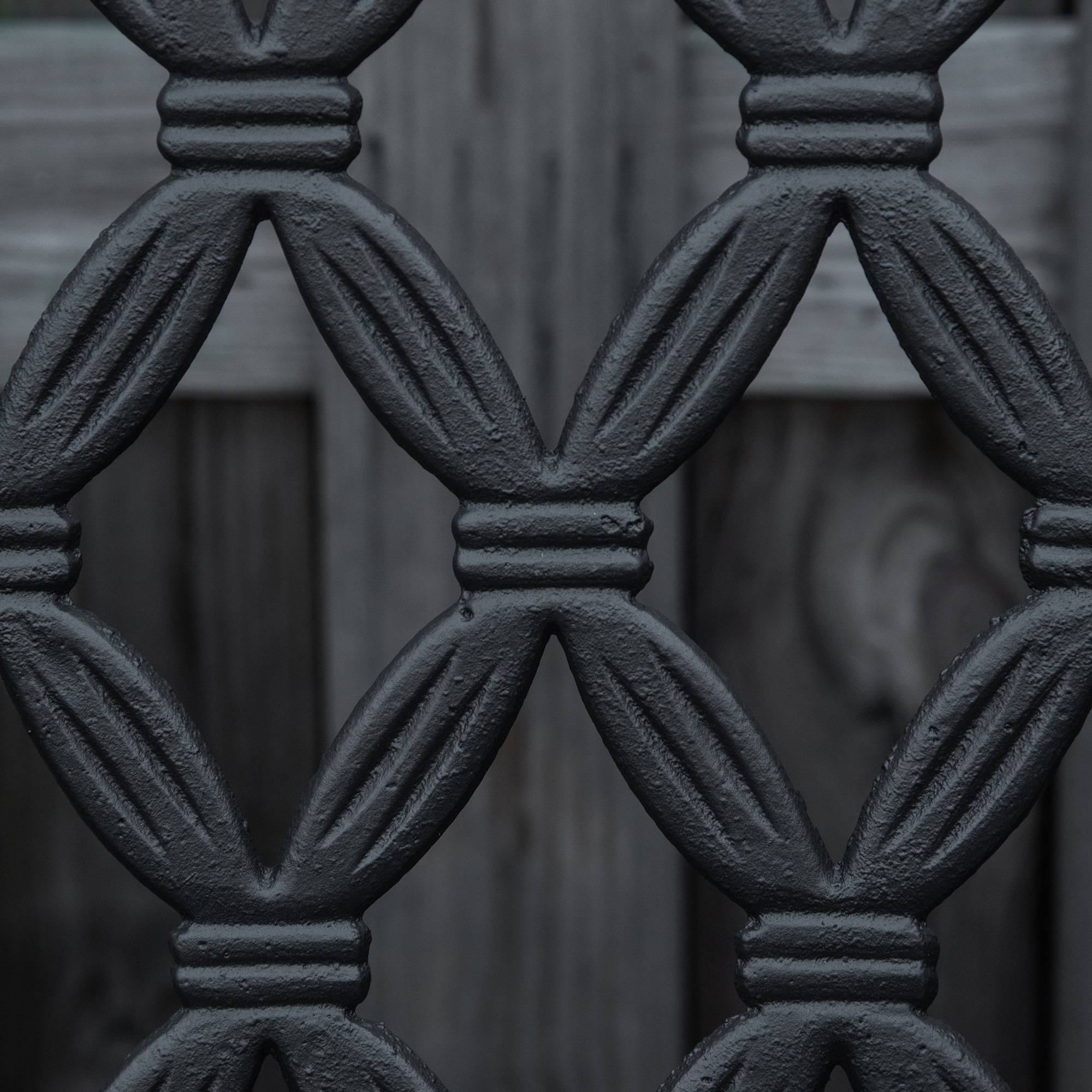 ComfortXL - Banc de jardin acier et fonte 128 cm noir 2 places dossier décoratif accoudoirs - ComfortXL Outdoor Living - Image 9
