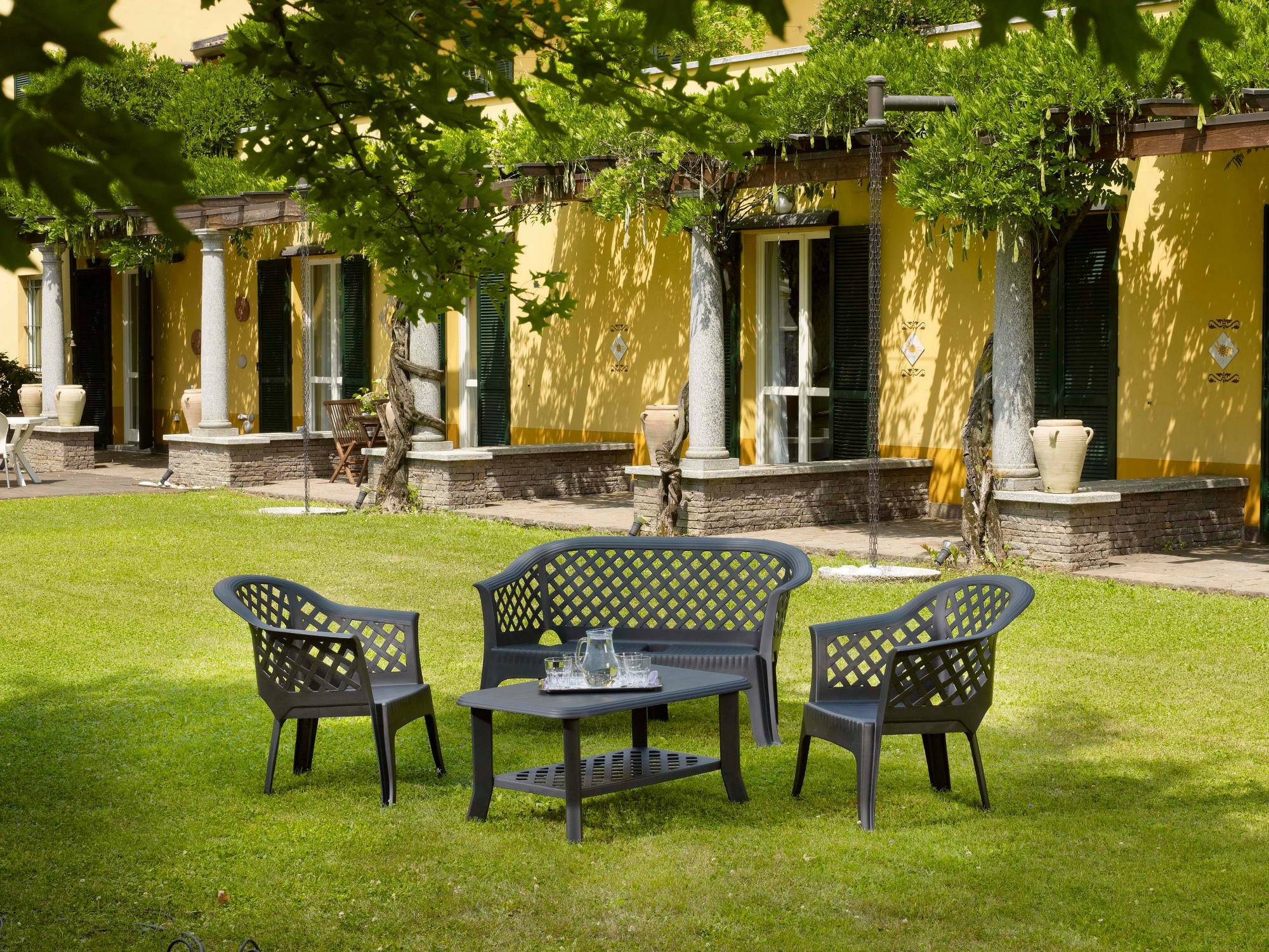 Dmora - Salon d'extérieur Dante, Composition de jardin avec 2 fauteuils, 1 banc et 1 table basse, Salon intérieur et extérieur, Anthracite - Dmora - Image 2