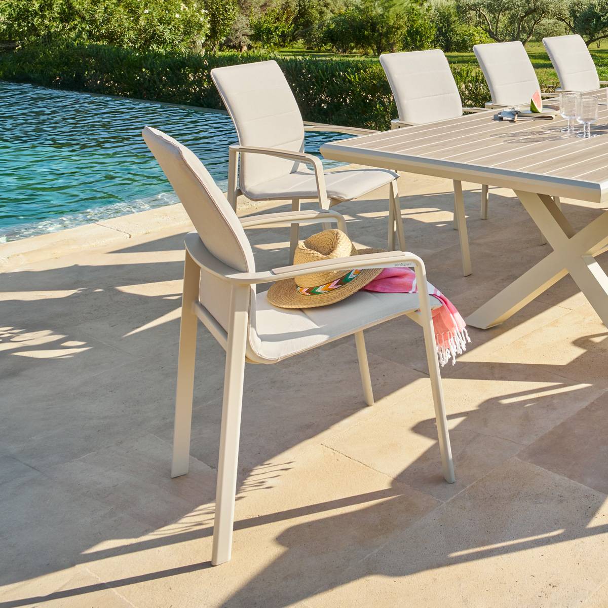 Hesperide - Fauteuil de jardin empilable "Diese" argile & ivoire aluminium et texaline - Hespéride - Image 1