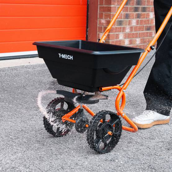 Épandeur Rotatif & Niveleur de Pelouse 50 cm (Orange) - Image 4
