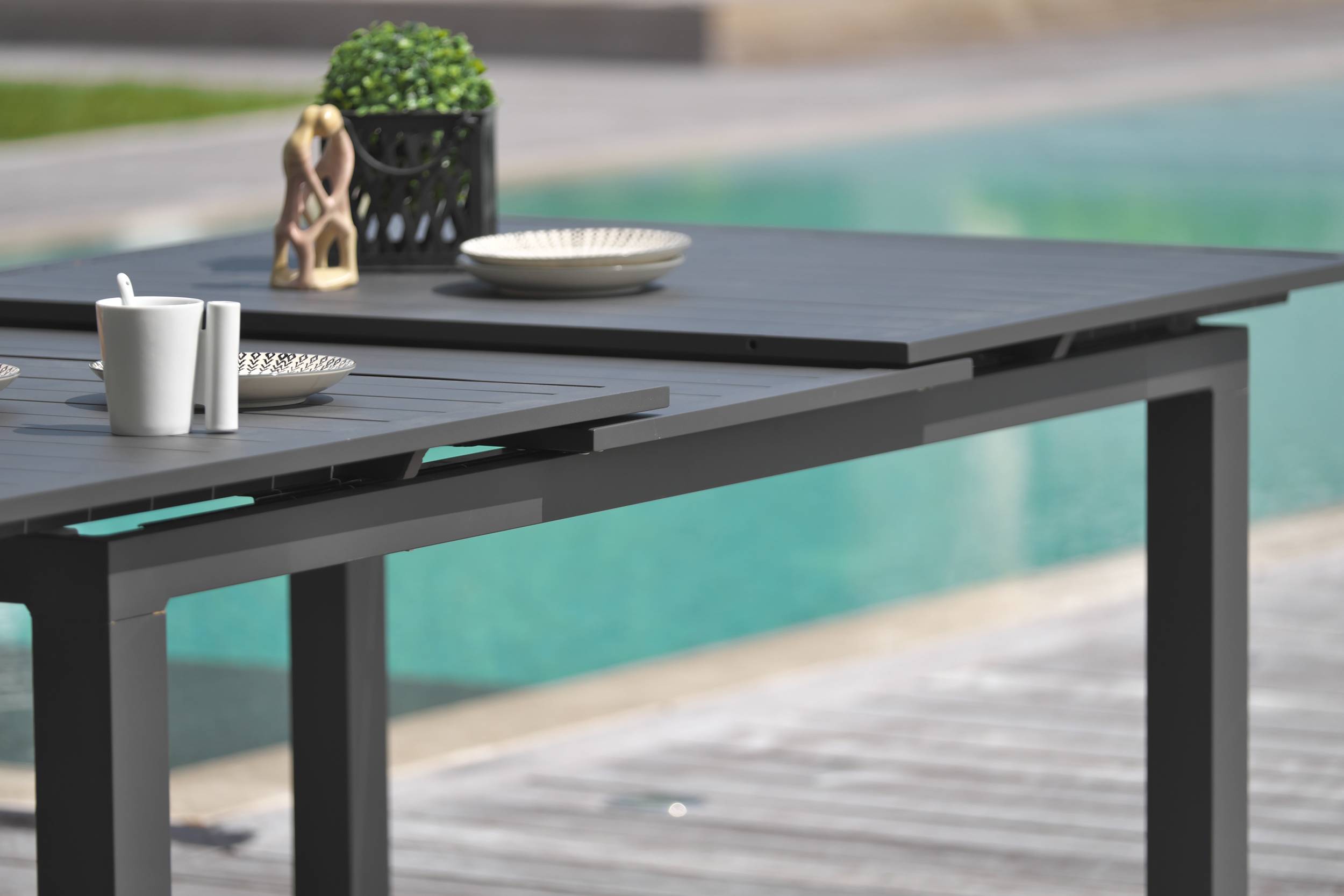 Dcb Garden - Ensemble repas de jardin 4 places en aluminium - Gris anthracite - ALU-MIAMI - Image 2