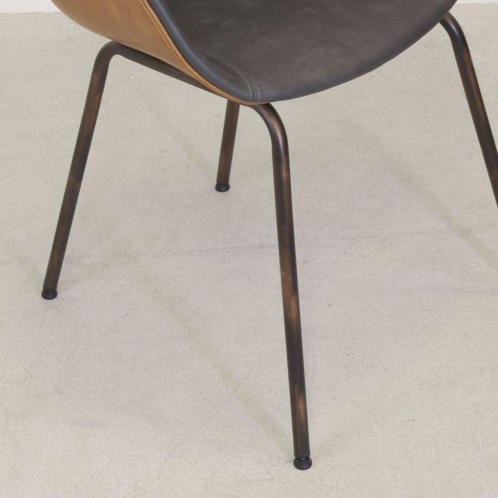 Aubry Gaspard - Fauteuil en polyuréthane camel et gris - Image 4