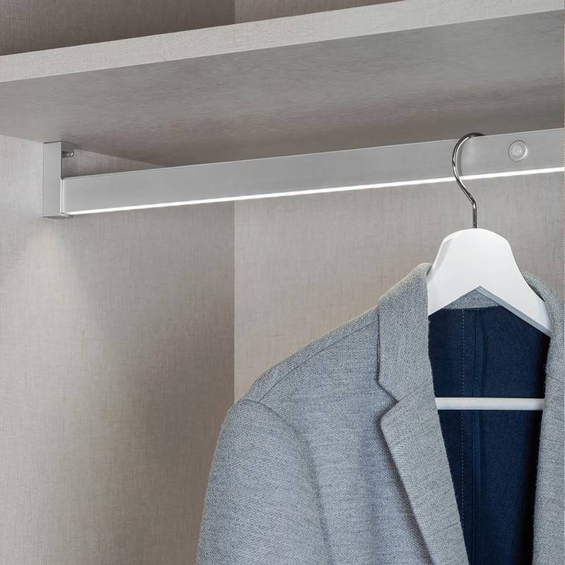 Emuca - Emuca 5074362 Barre De Penderie Pour Armoire Castor Avec Lumière Led, Batterie Amovible Et Détecteur De Mouvement, 1.008, Anodi - Image 1