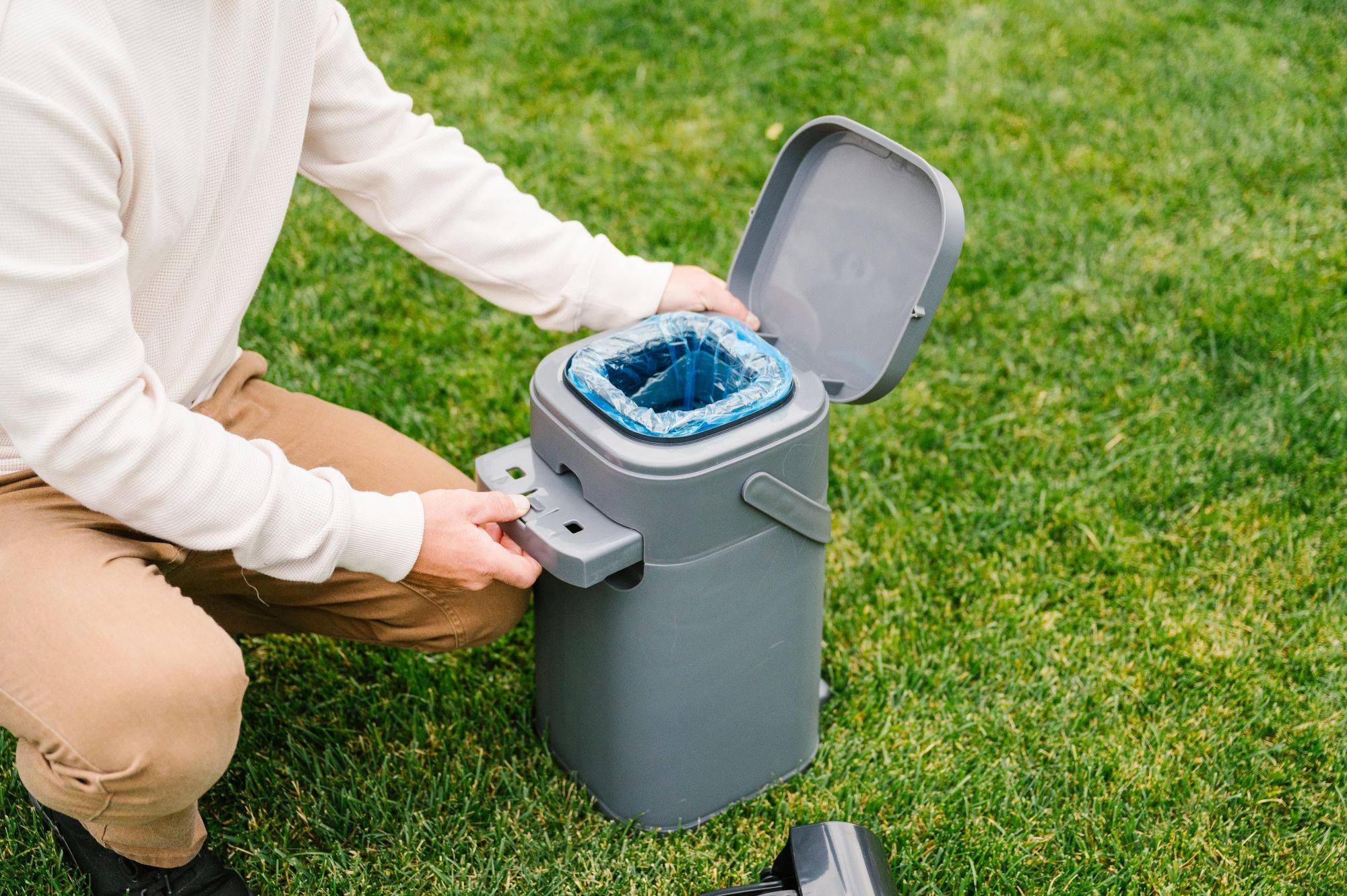 Poubelle à Déjections Canines 2.6 Gallons - Gris - Extérieur - Cylindrique En Plastique