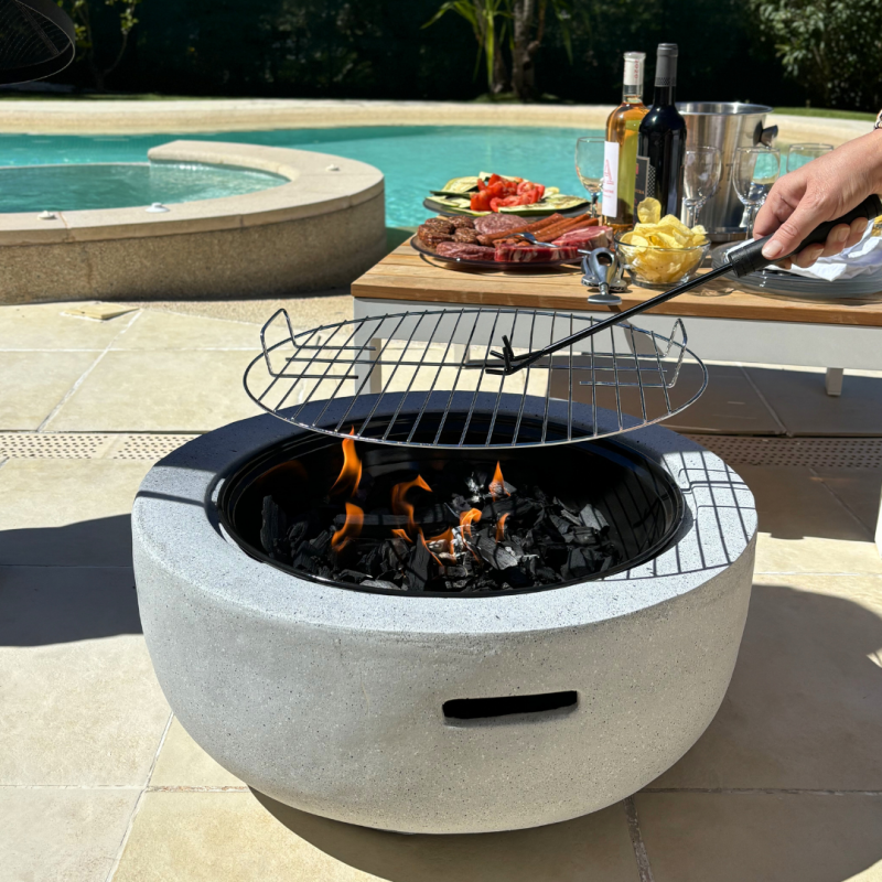 Brasero barbecue rond 2 en 1 - Barbecue et Chauffage - 60.5cm - Acier effet béton - Gris clair - Avec Poignées Beyond Blue - Image 7