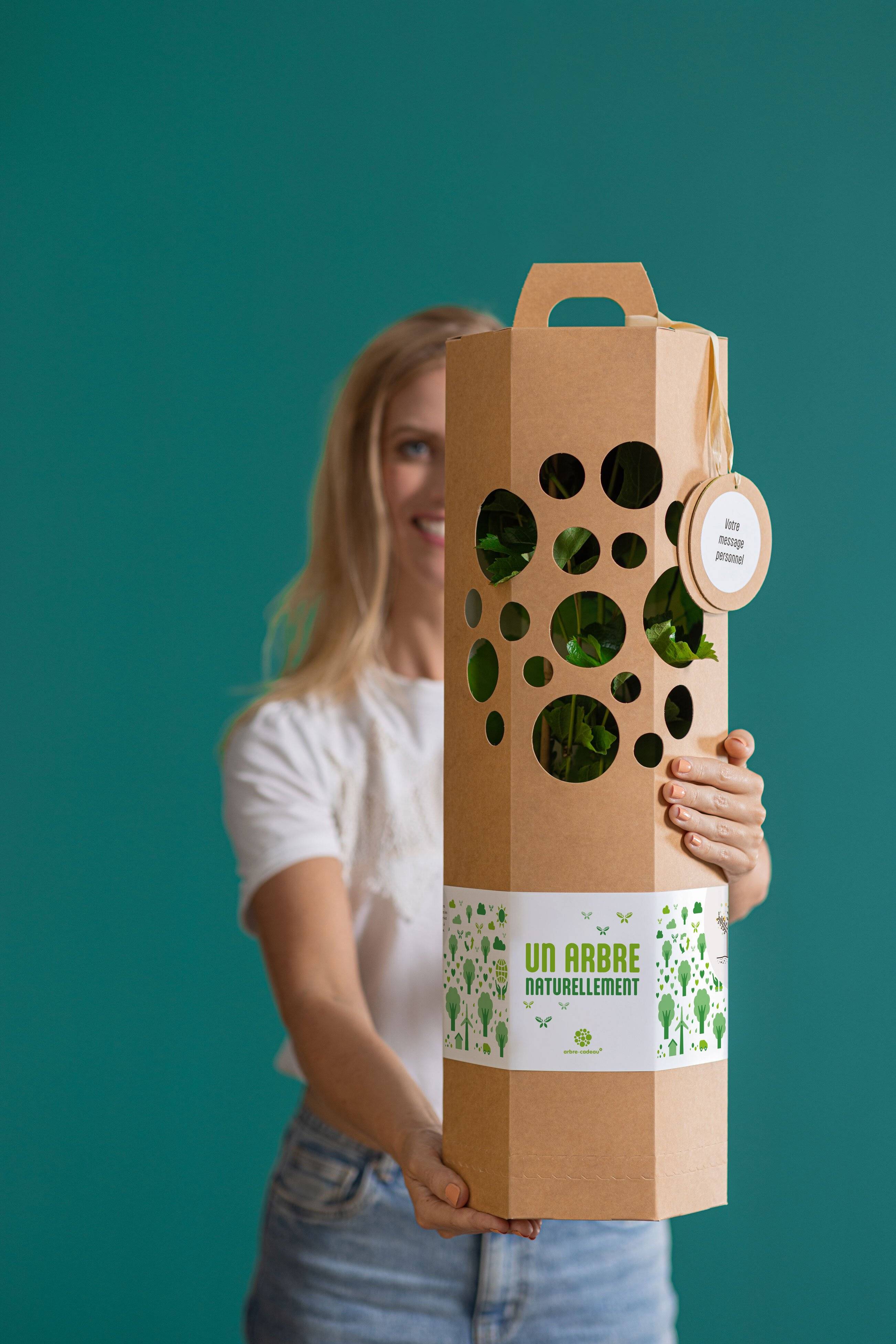 Coffret Cadeau de Luxe: Un arbre naturellement. Un cadeau écologique et symbolique, présenté dans un emballage élégant et durable - Image 2