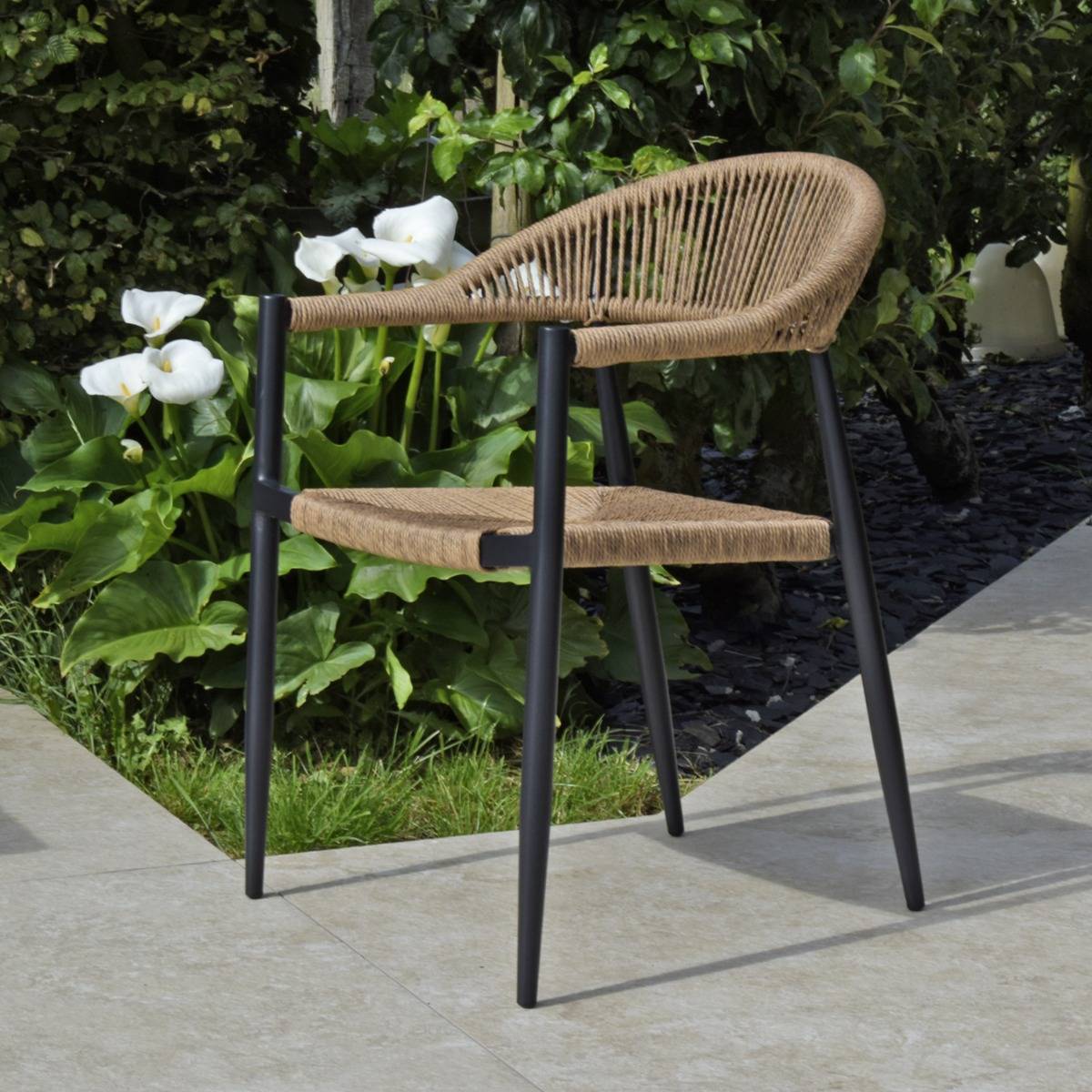 Fauteuil aluminium noir et corde tressée naturelle Casamance - Gecko Jardin - Image 1