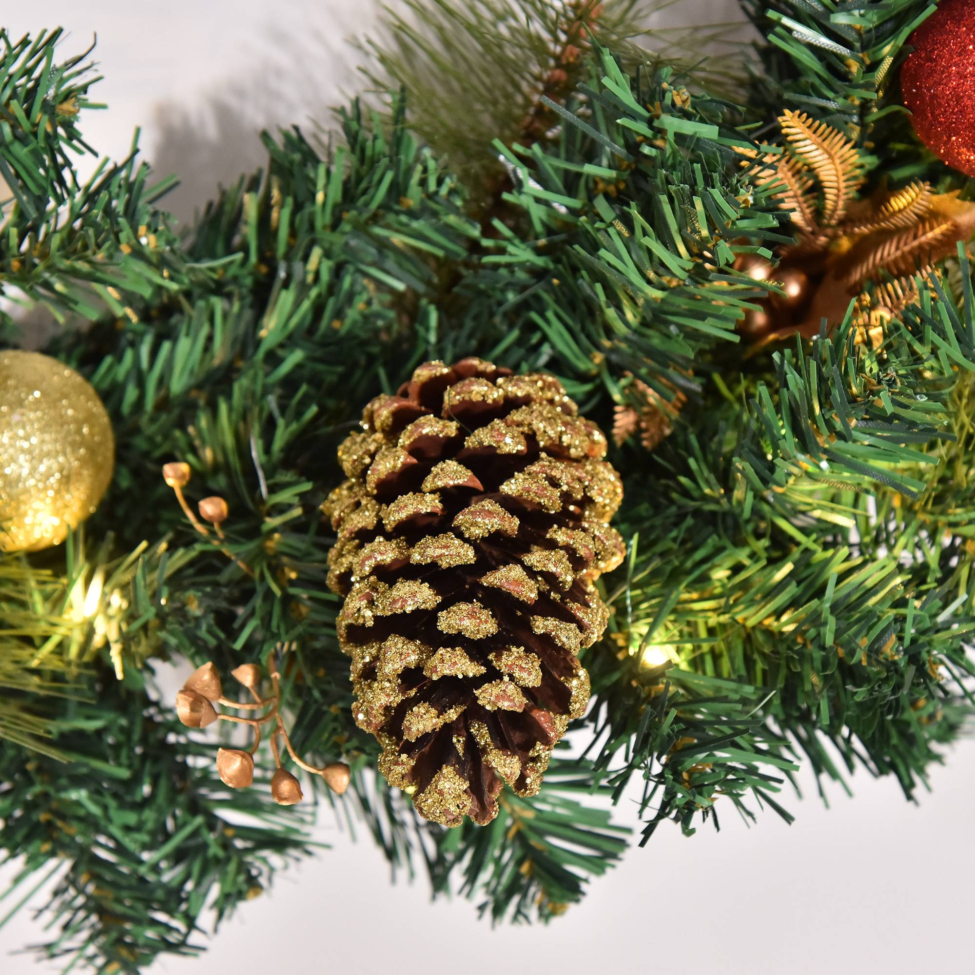 Sans Marque - Couronne de Noël artificielle lumineuse avec 20 LED de 60 cm - décorée de houx et de pommes de pin - Image 10