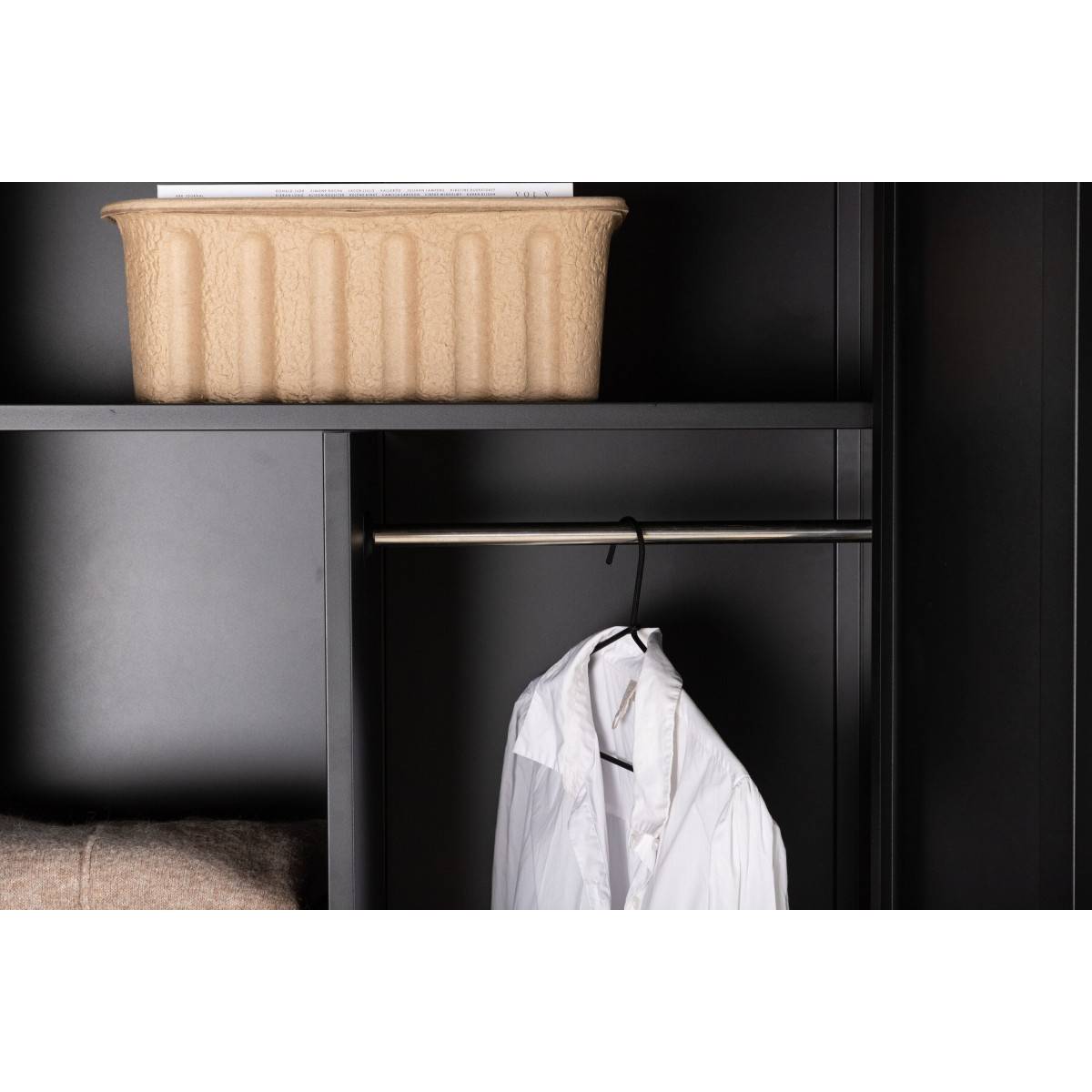 Venture Home - Armoire 2 portes en acier Piring - Image 8