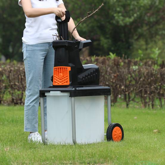 Broyeur de végétaux électrique 2800W bac 60L Yard Force ER U45 - Image 4