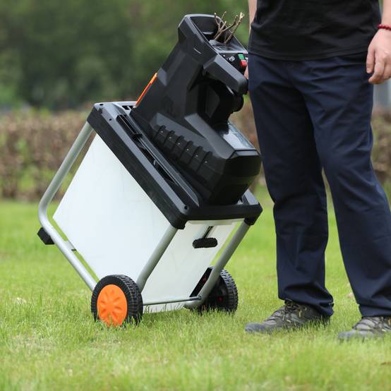 Broyeur de végétaux électrique 2800W bac 60L Yard Force ER U45 - Image 8