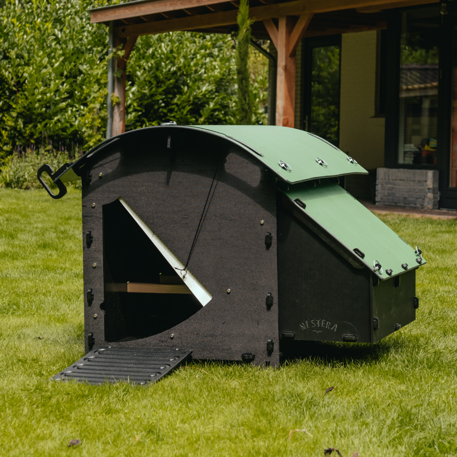 Poulailler Nestera The House Medium 5 poules - Plastique recyclé - garanti 25 ans - Image 2