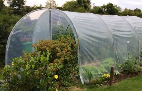 Serre tunnel de jardin - 27m² - 3 x 9 m - pieds arrondis - polyéthylène haute densité - 2 portes pivotantes - LES SERRES TONNEAU - Image 3