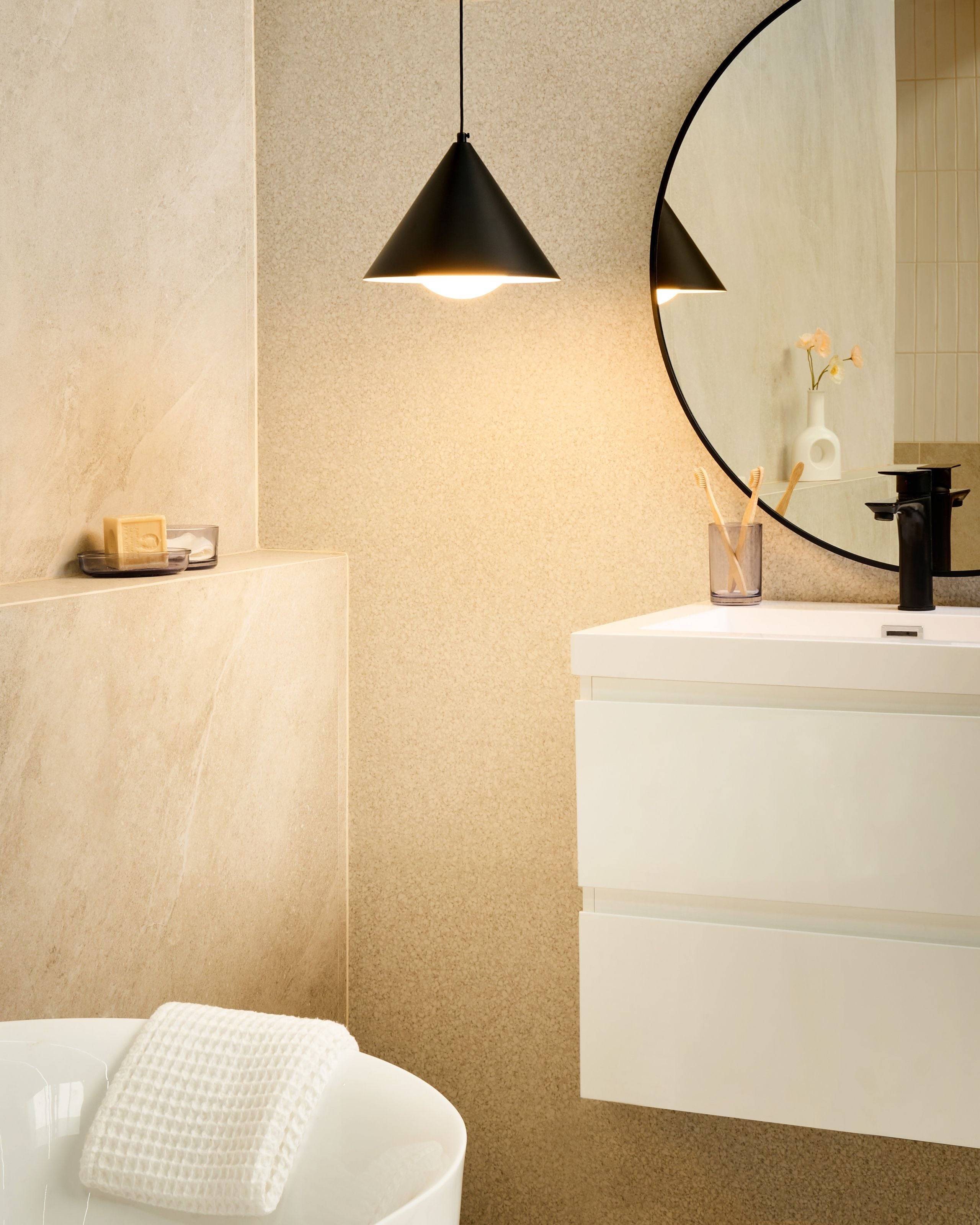 Beliani - Lampe suspension Métal Noir LEYRE - 24x24x156- Beliani - Image 1
