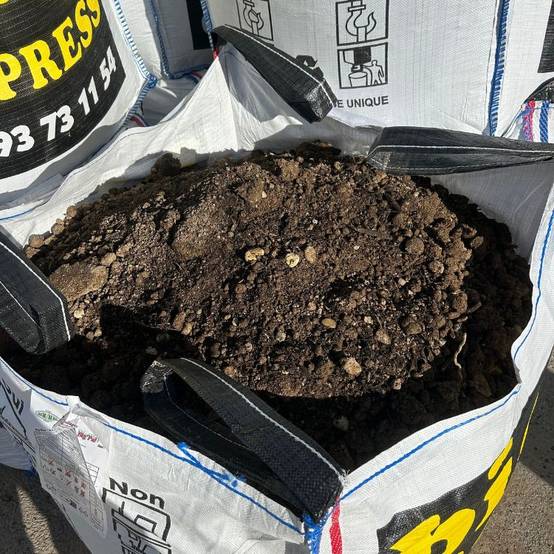 BIG BAG de 0,5M³ (+/- 700Kg) Terre Criblée Amendée Compostée à 5% - Livraison STANDARD - Image 5