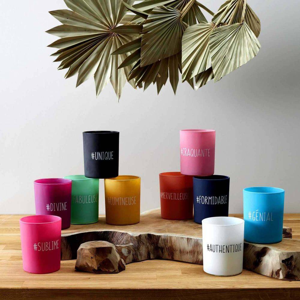 The Home Deco Factory - Bougie parfumée senteur vanille Hashtag 9 cm (Lot de 10) - Image 2