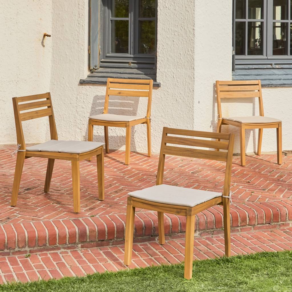 sweeek - Lot de 4 chaises de jardin beige MERINA bois d'acacia avec coussin. 52 x 55 x 81 cm | sweeek
