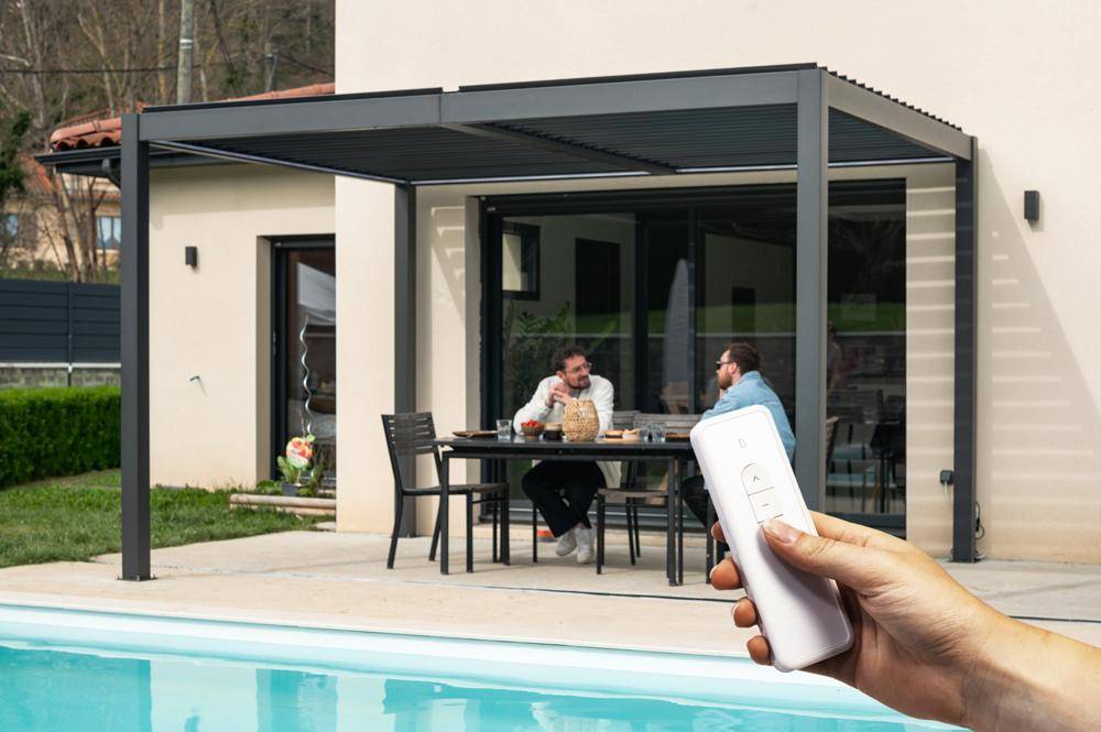 Pergola bioclimatique motorisée 4x3 m autoportée à LED AGOSTA hauteur 250 cm - Aluminium gris - Image 1