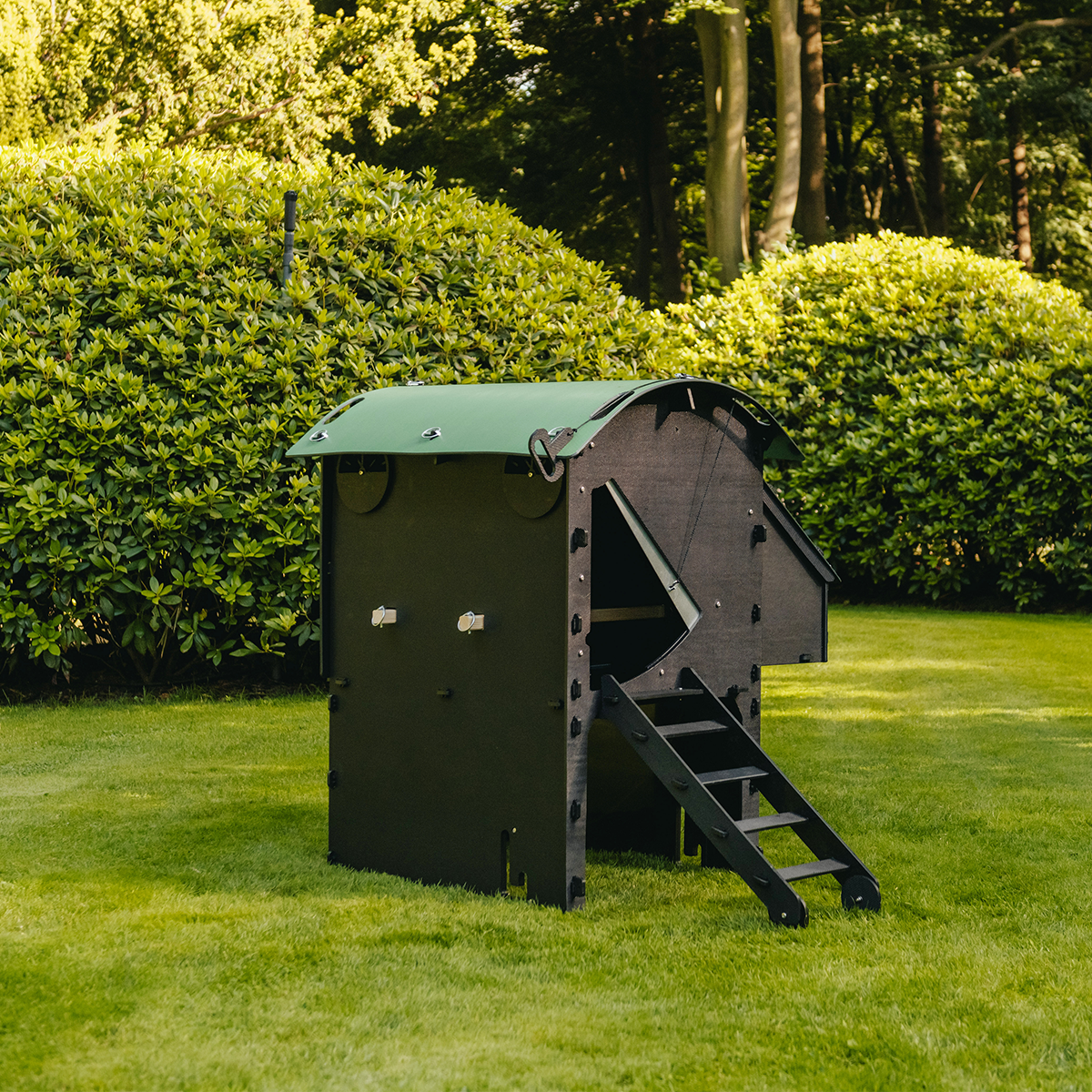 Poulailler Nestera The Penthouse Medium 5 poules - Plastique recyclé - garanti 25 ans - Image 1