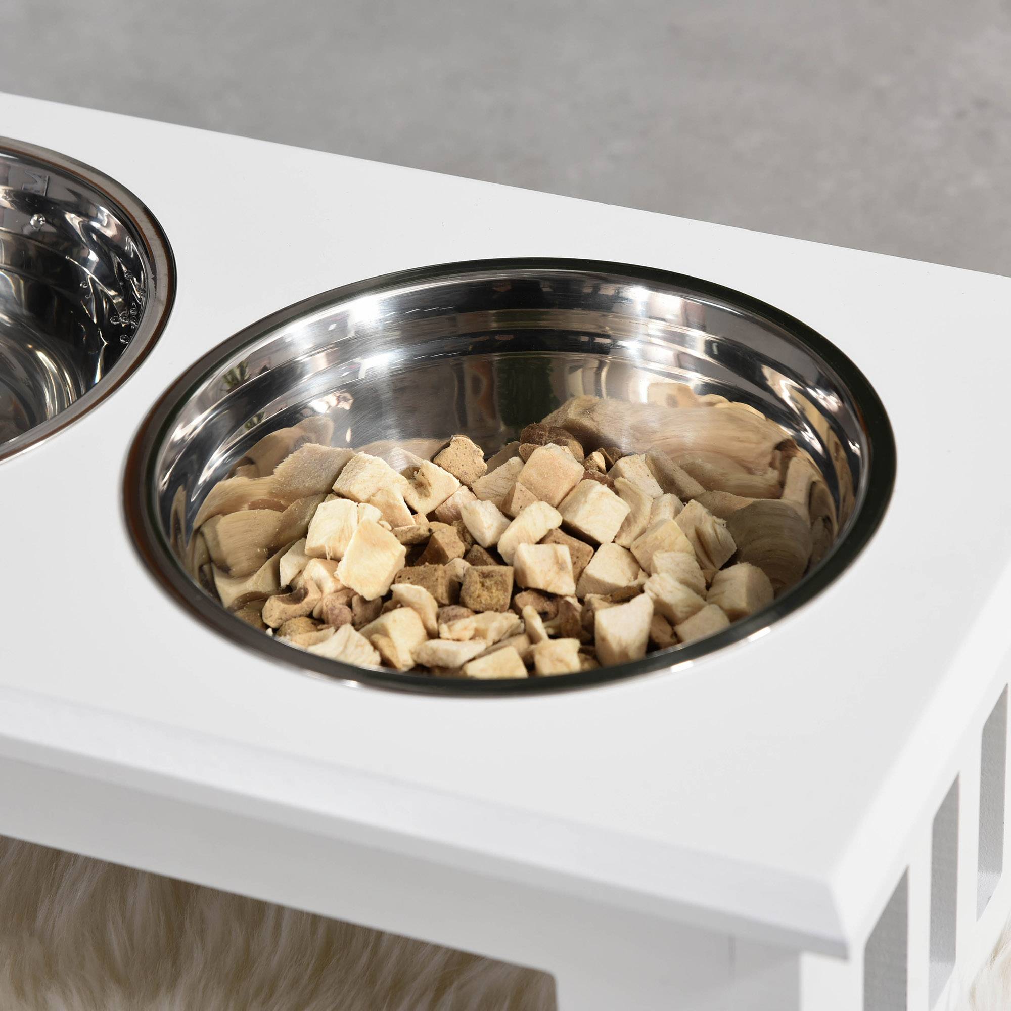 ComfortXL - Station repas surélevée pour chien MDF et inox 58,4 x 30,5 x 25,4 cm blanche 2 gamelles 2 L hygiéniques - Image 8