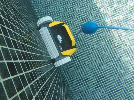 Robot de piscine électrique E25 - Dolphin - Image 3