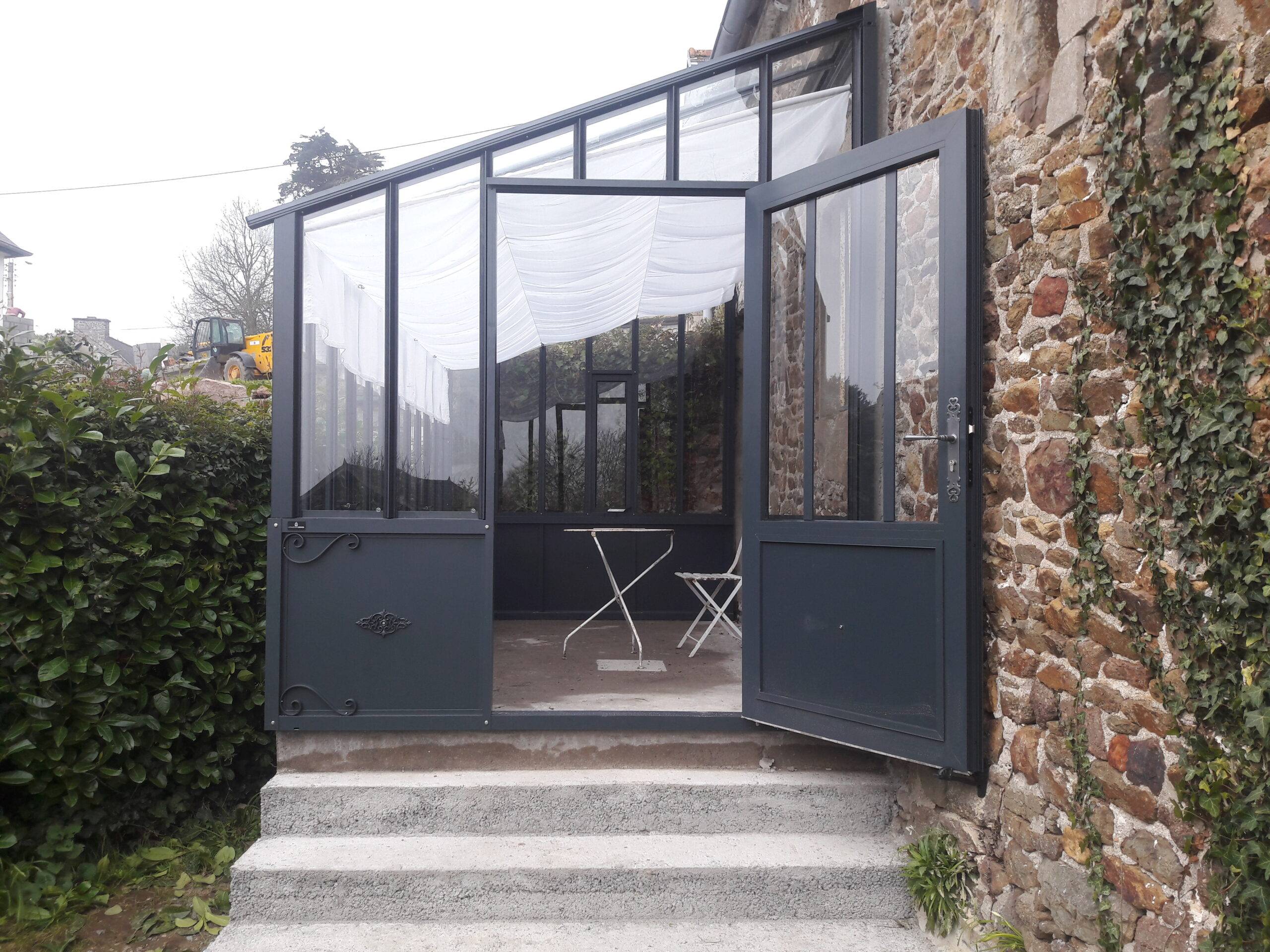 Serre en verre à l'ancienne - Hortense Soubassement - Aluminium - 10m² - Gris sable - L'atelier Des Serres - Image 3