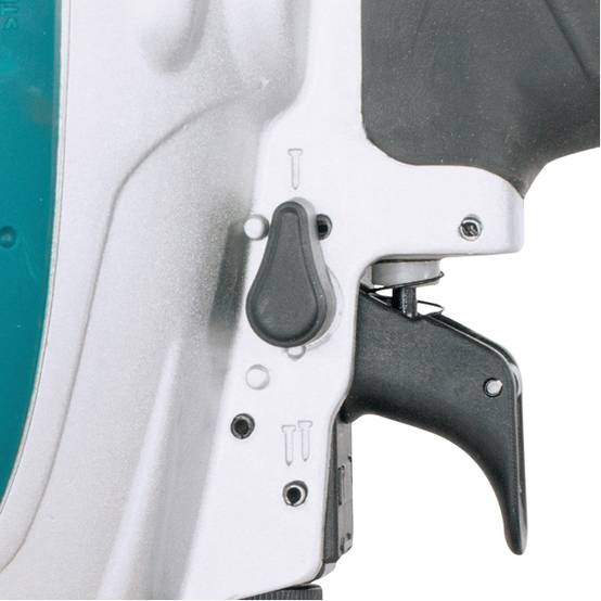 Cloueur pneumatique 15 Ga 8,3 bar 32 à 64 mm - MAKITA - avec coffret - AF635 - Image 3