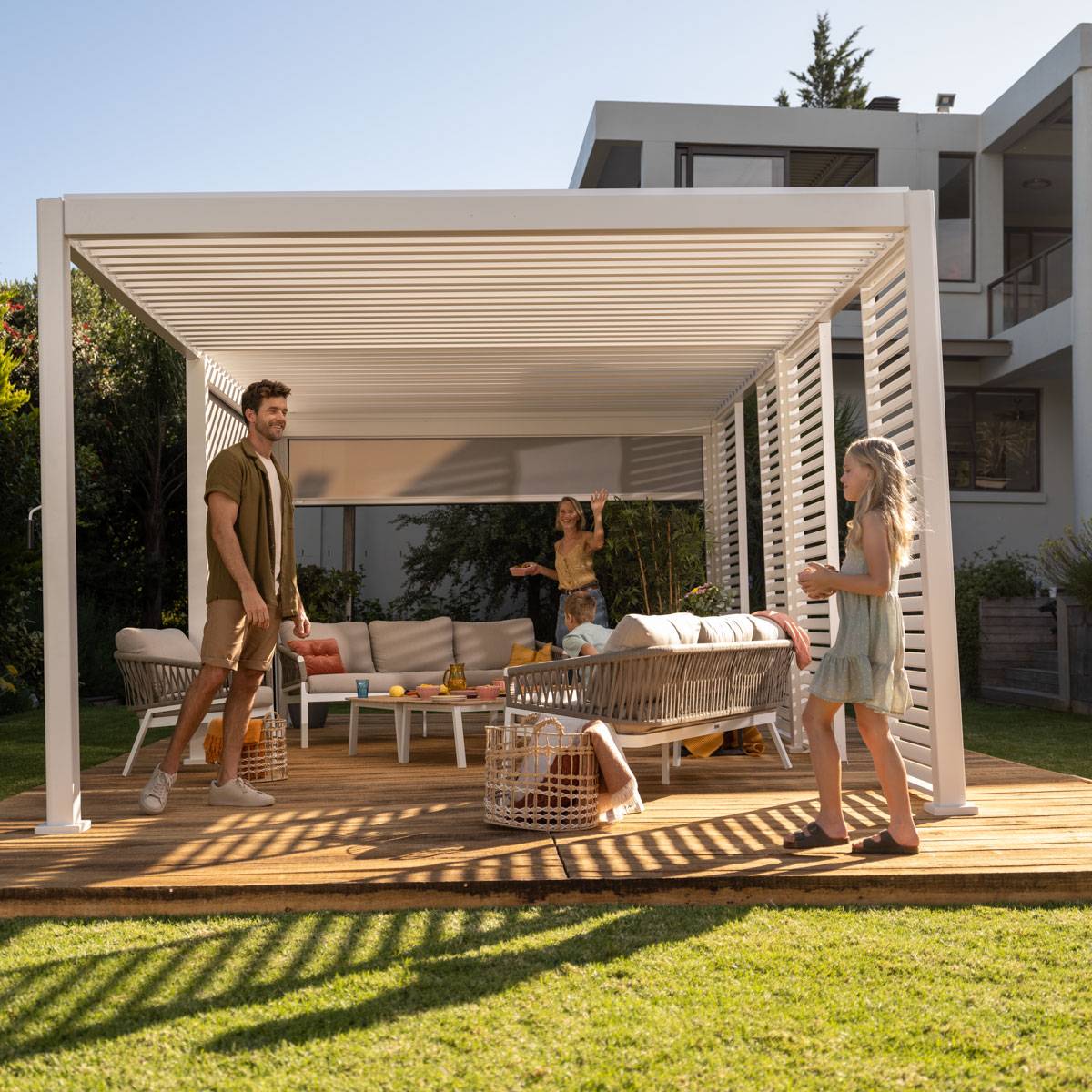 Pergola bioclimatique "Evora" petit modèle 3,6x3,6m en aluminium traité époxy Blanc Hespéride - Image 3