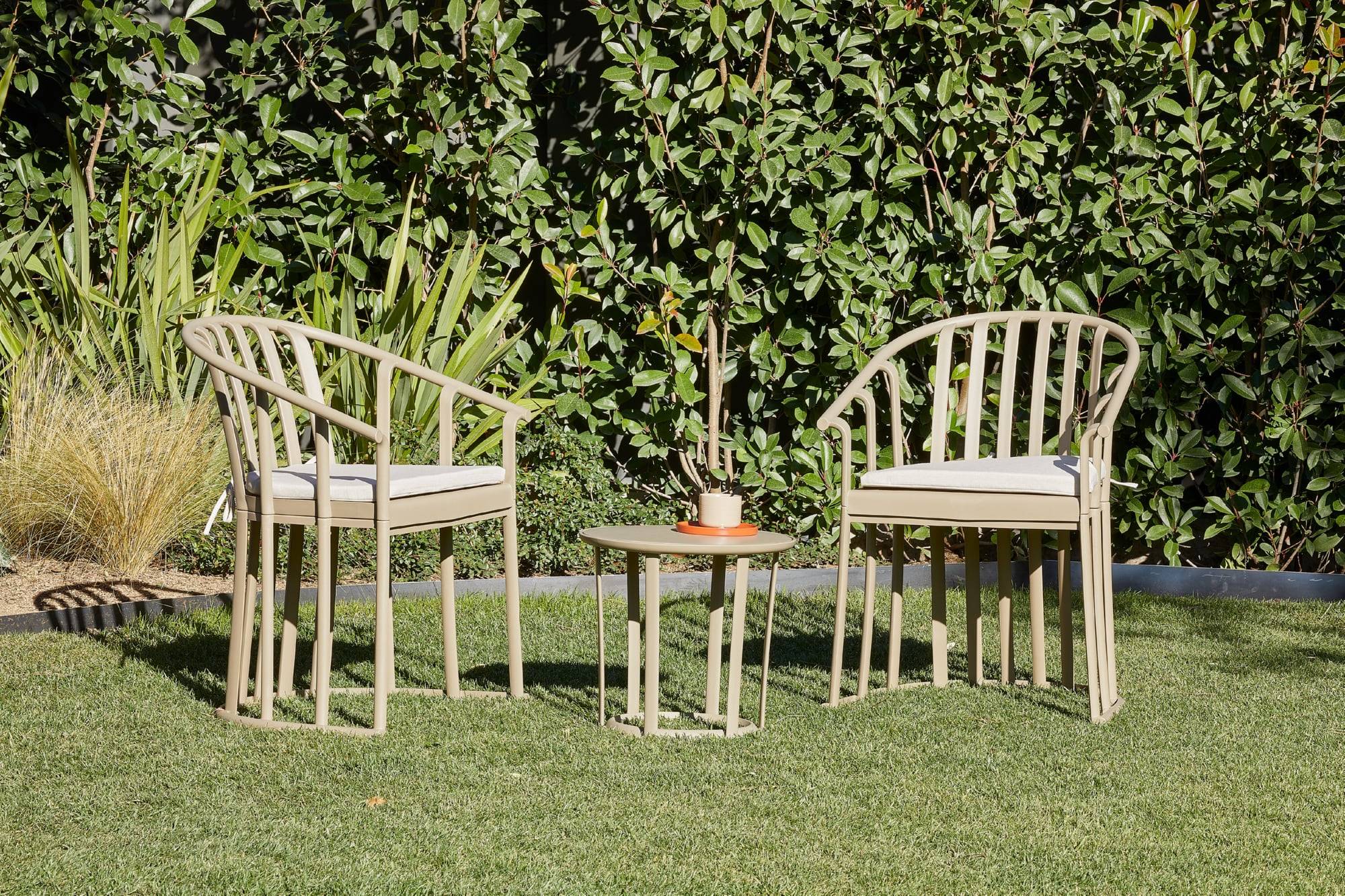 Set 2+1 fauteuils-coussin-table intérieur, extérieur blanc RAFF Resol - Image 2