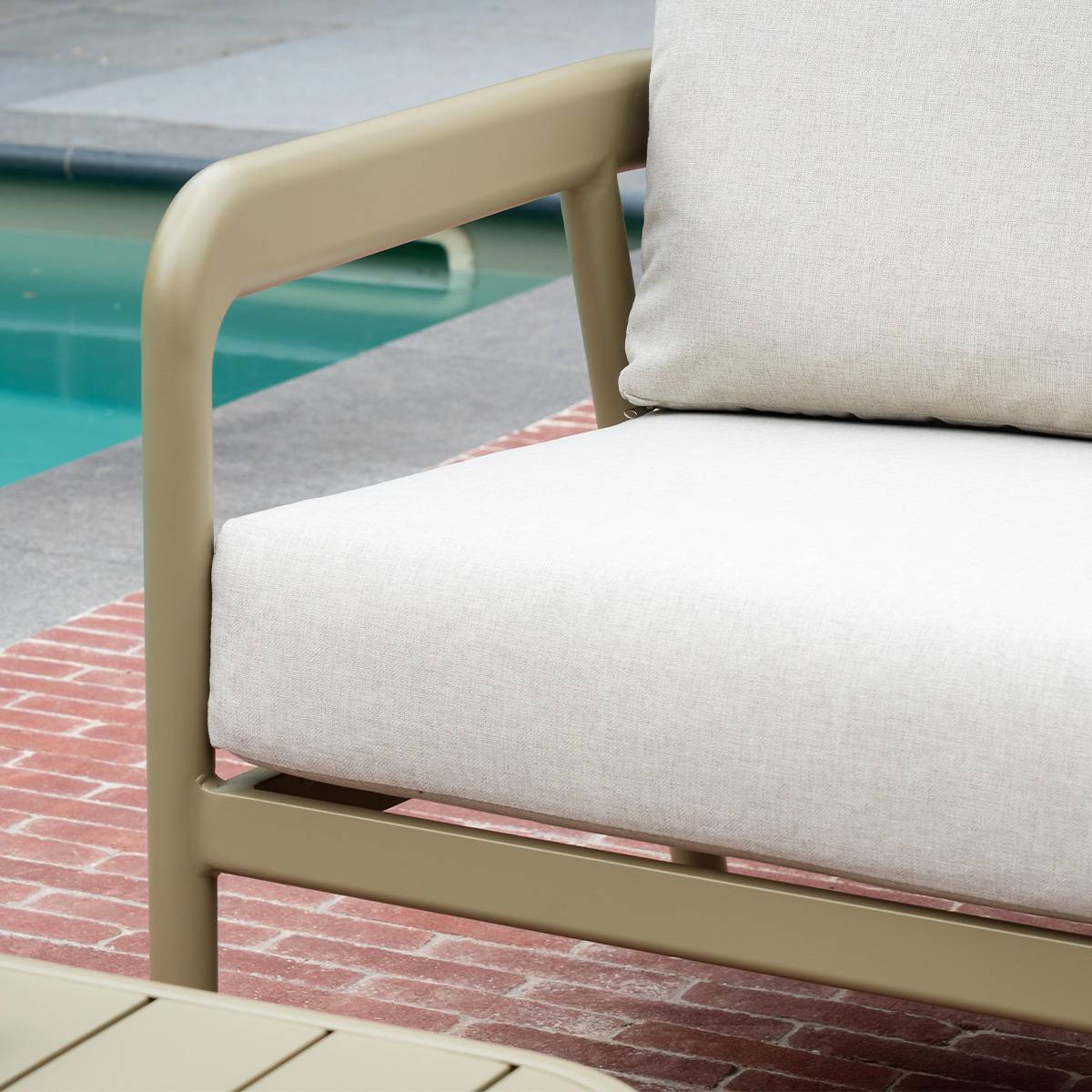 Wilsa Garden - Salon de jardin bas 5p en aluminium Kaki clair et tissu Beige chiné LINDOS - Image 5
