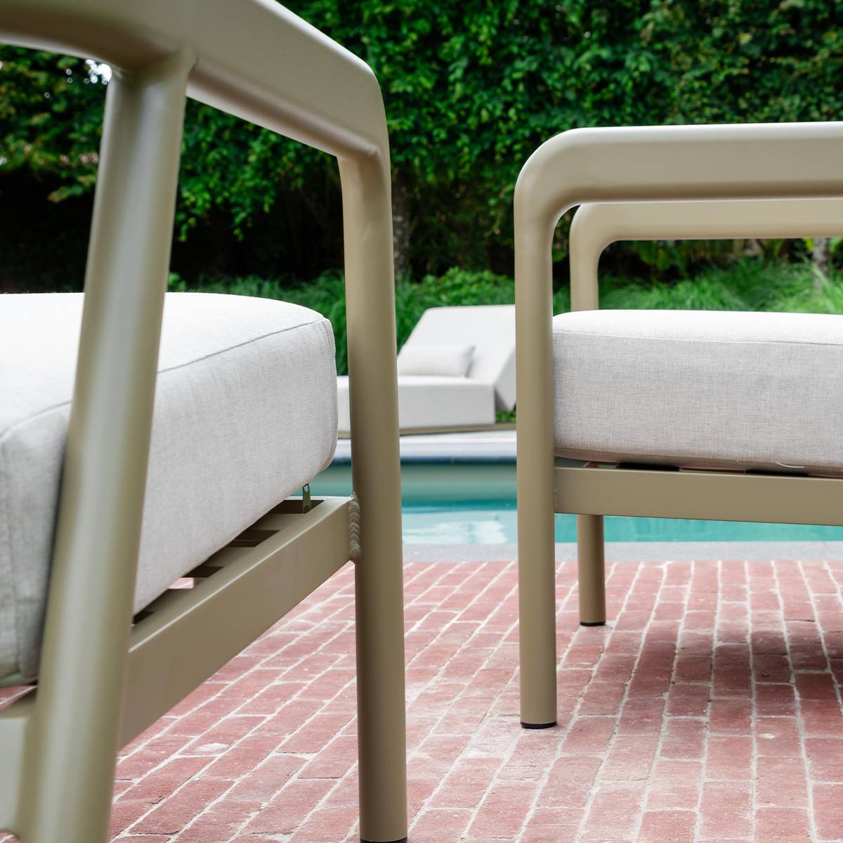 Wilsa Garden - Salon de jardin bas 5p en aluminium Kaki clair et tissu Beige chiné LINDOS - Image 6