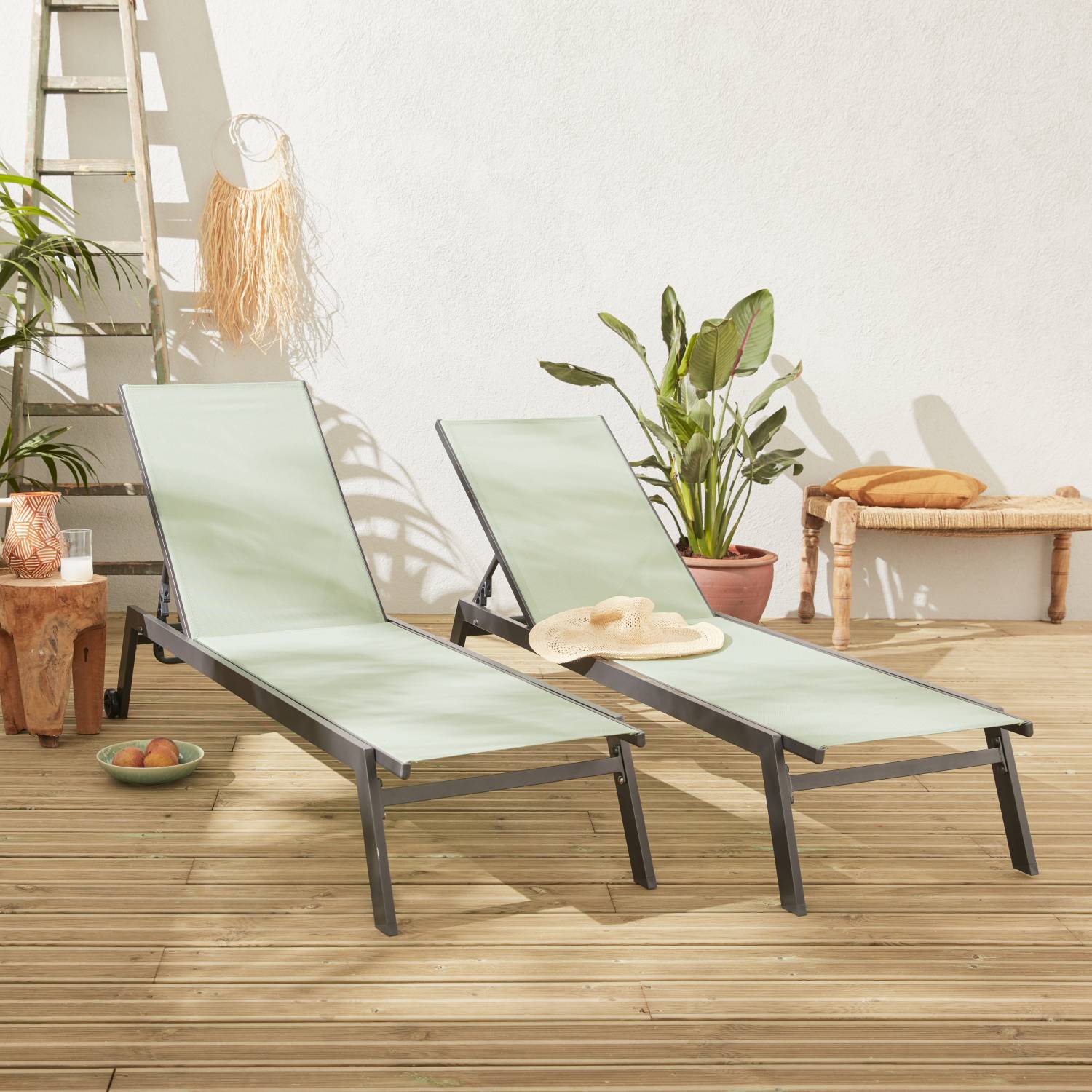 Lot de 2 bains de soleil ELSA en aluminium gris anthracite et textilène vert de gris. transats multi positions avec roulettes | sweeek - Image 1