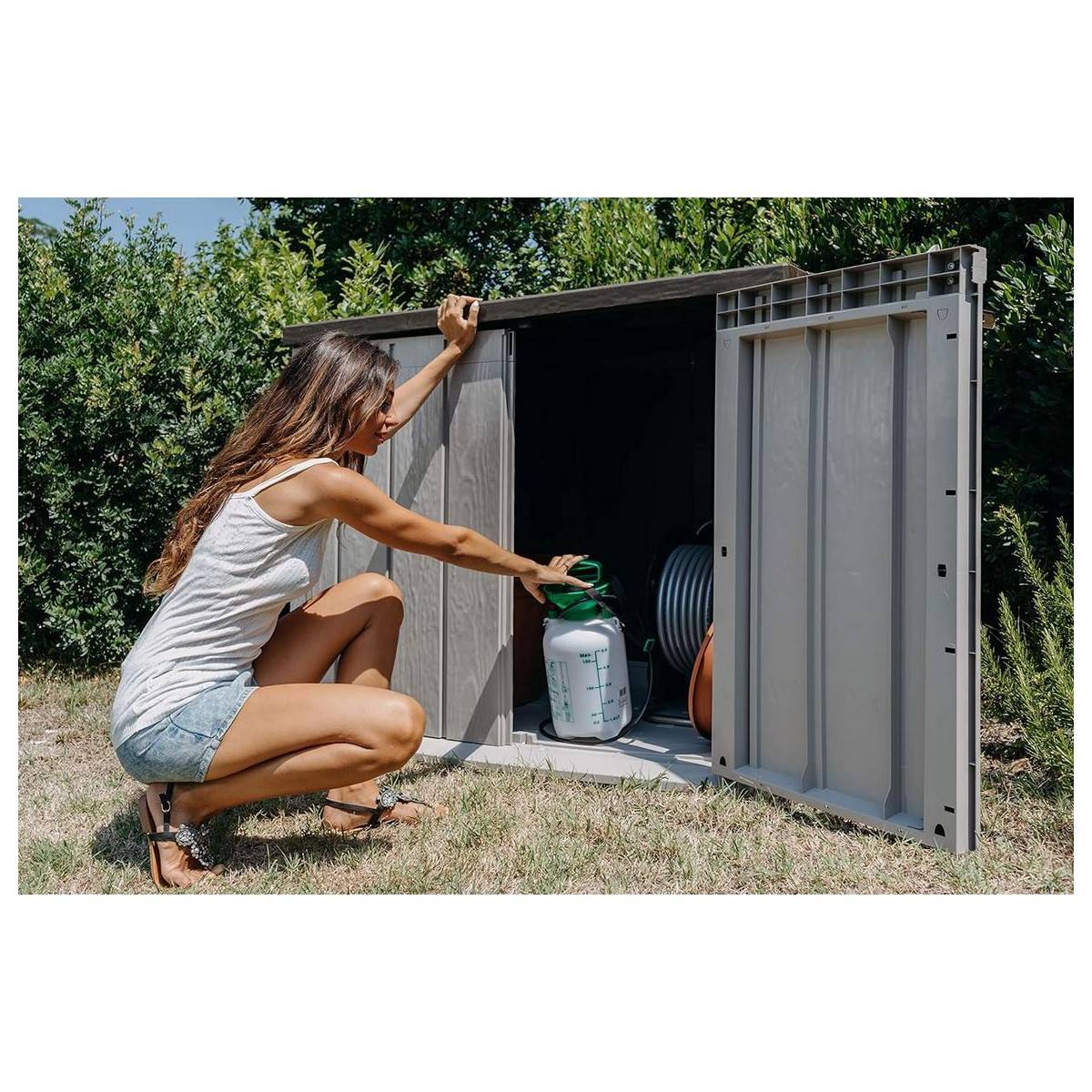 Coffre de jardin en résine 842 Litres Gris Taupe 129,5 x 74,5 x 111 TOOMAX - Image 5