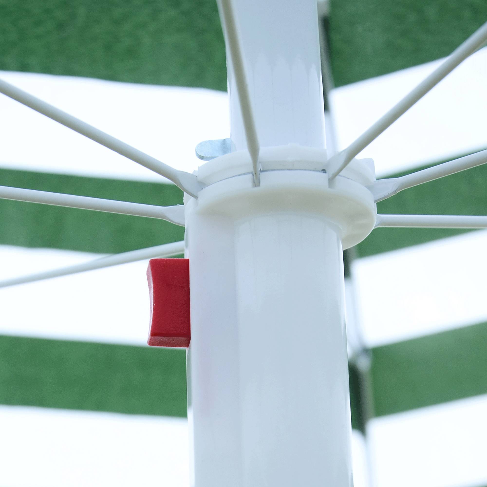 Parasol de plage Ø180 cm avec toit inclinable et mât en métal, protection solaire pour jardin, terrasse, extérieur, rayures vertes et blanches - Image 10