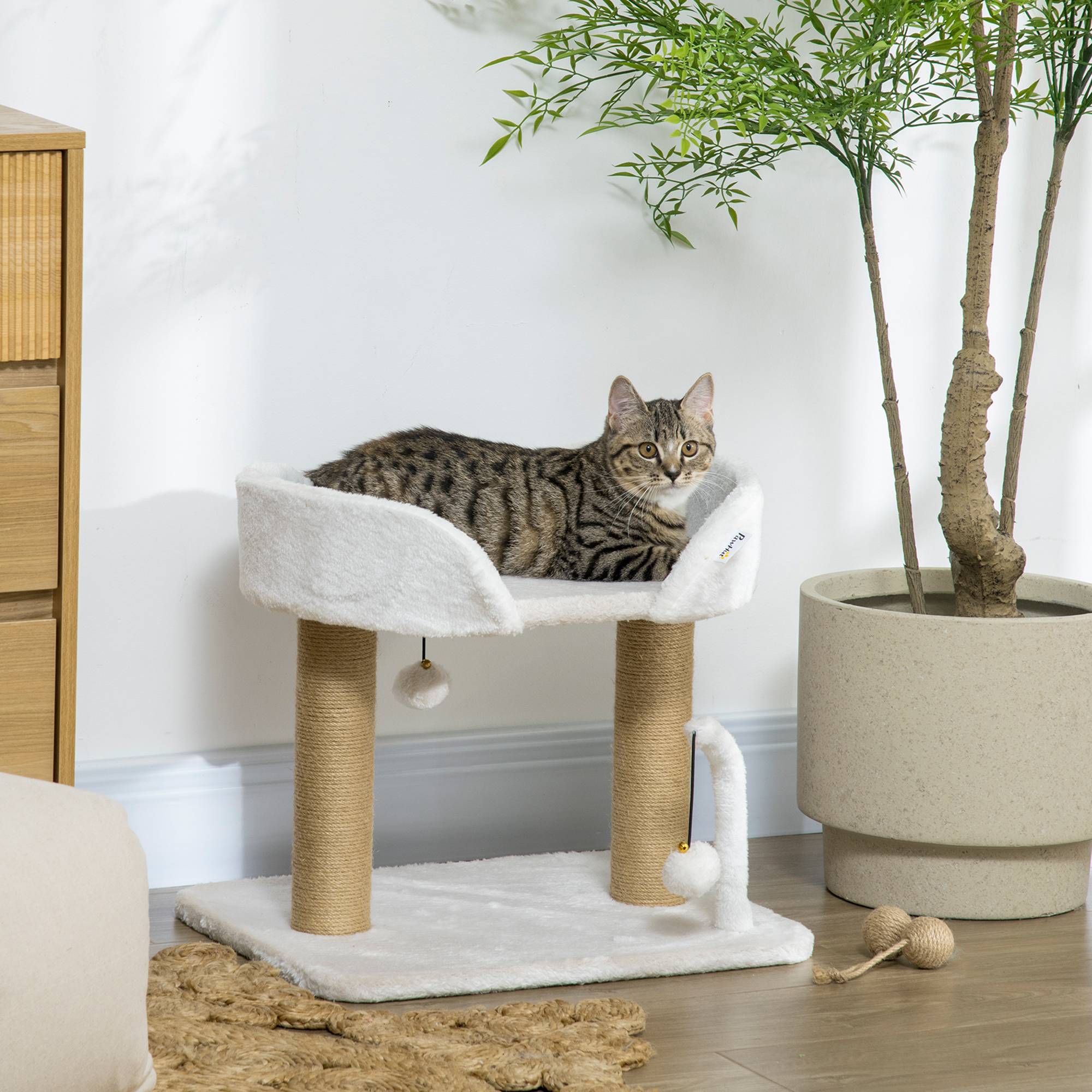 Arbre à chat design griffoir jouet 2 pompons poteaux sisal plateforme peluche 48 x 38 x 42 cm beige - Image 3