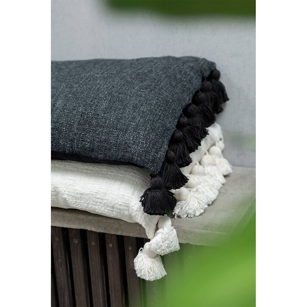 Coussin Déco Pompons "Bella" 40x59cm Noir - Image 3