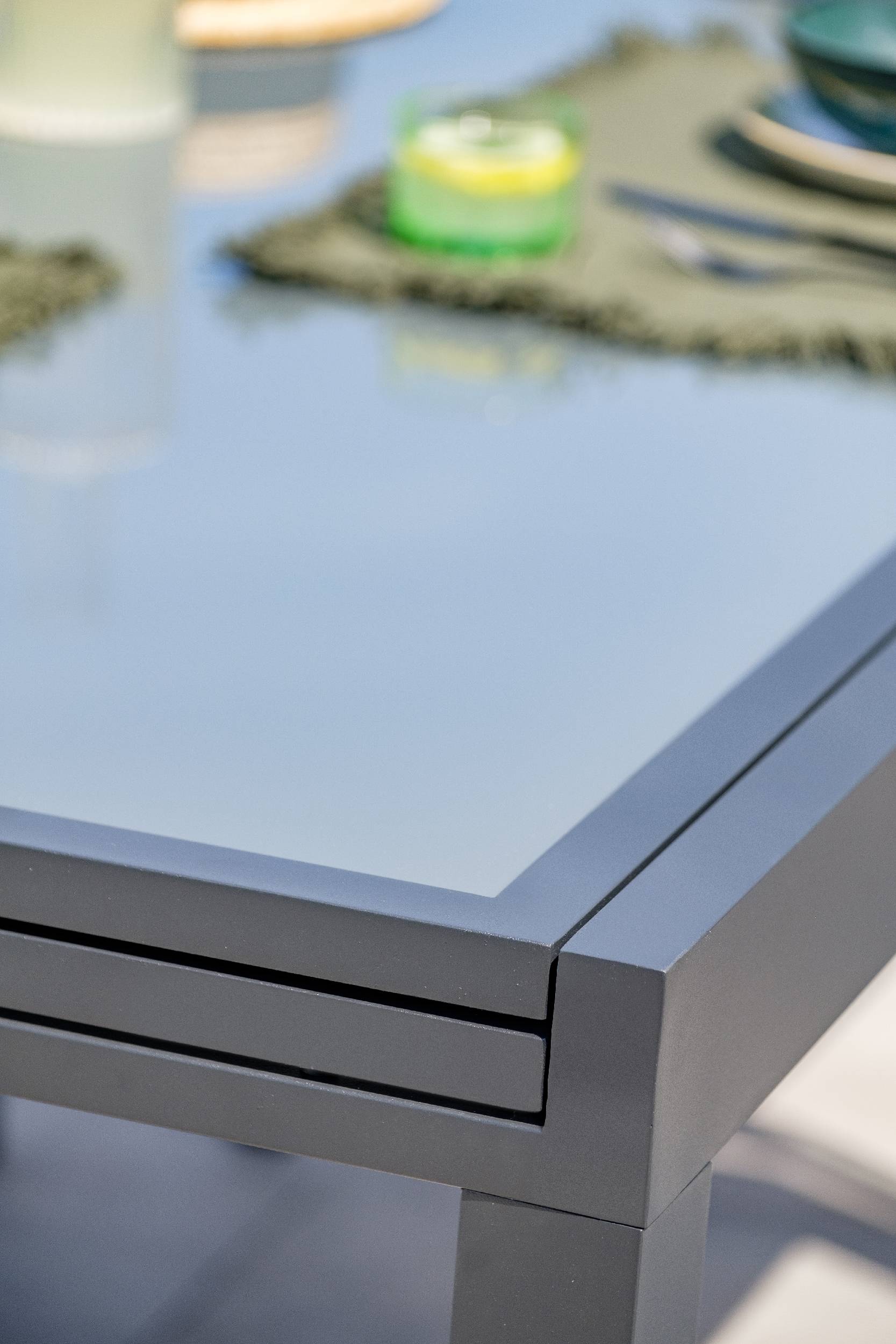Dcb Garden - Ensemble repas 8 places en aluminium et plateau verre - Gris anthracite - TOLEDE - Image 2